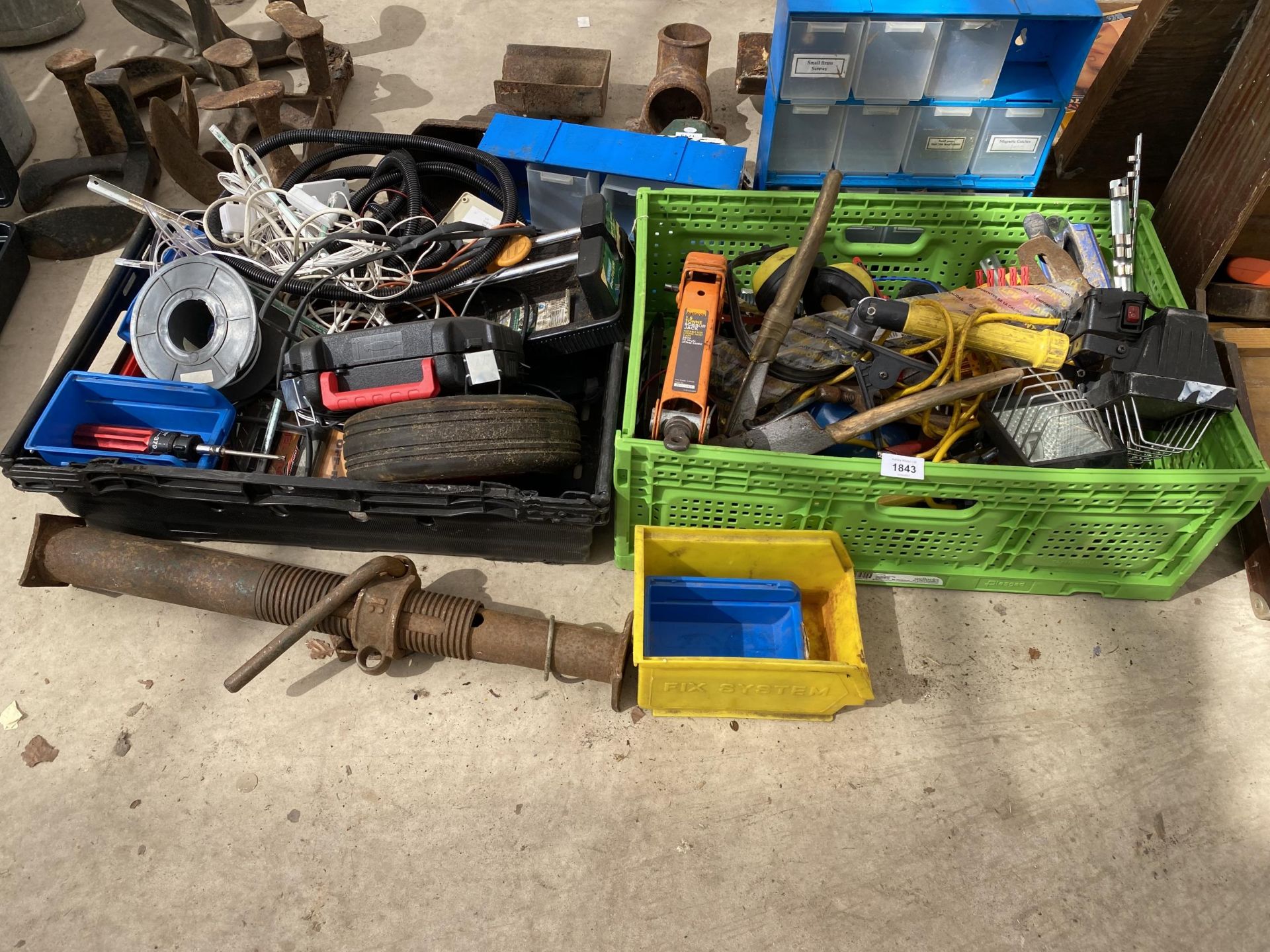 A LARGE ASSORTMENT OF TOOLS TO INCLUDE LIGHTS, A SMALL ACRO PROP AND A WOOD PLANE ETC