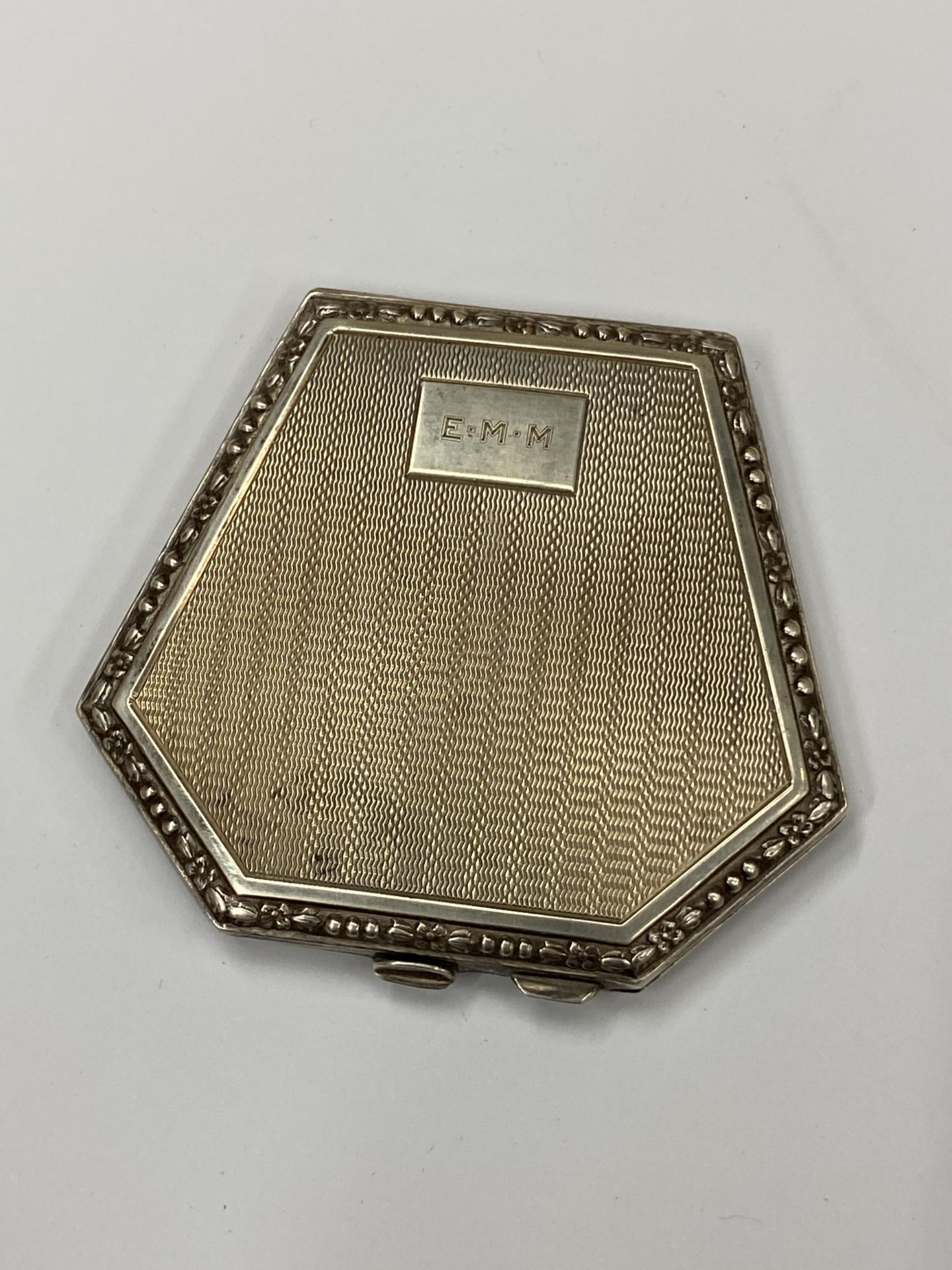 A HALLMARKED SILVER LADIES COMPACT