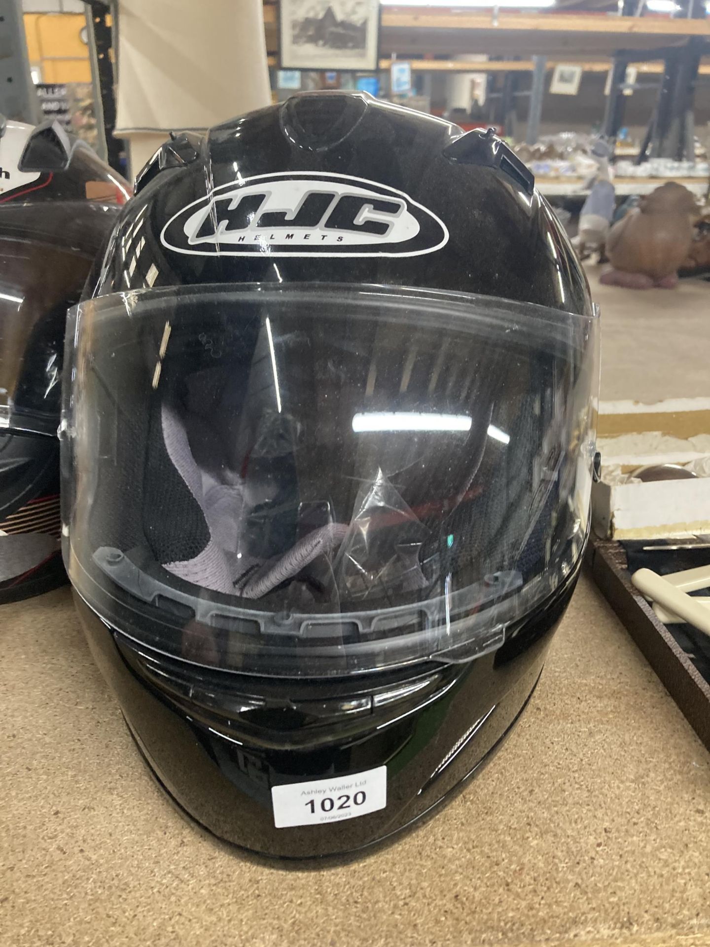 TWO MOTORCYCLE HELMETS TO INCLUDE SCHUBERTH AND HJC - Image 3 of 3