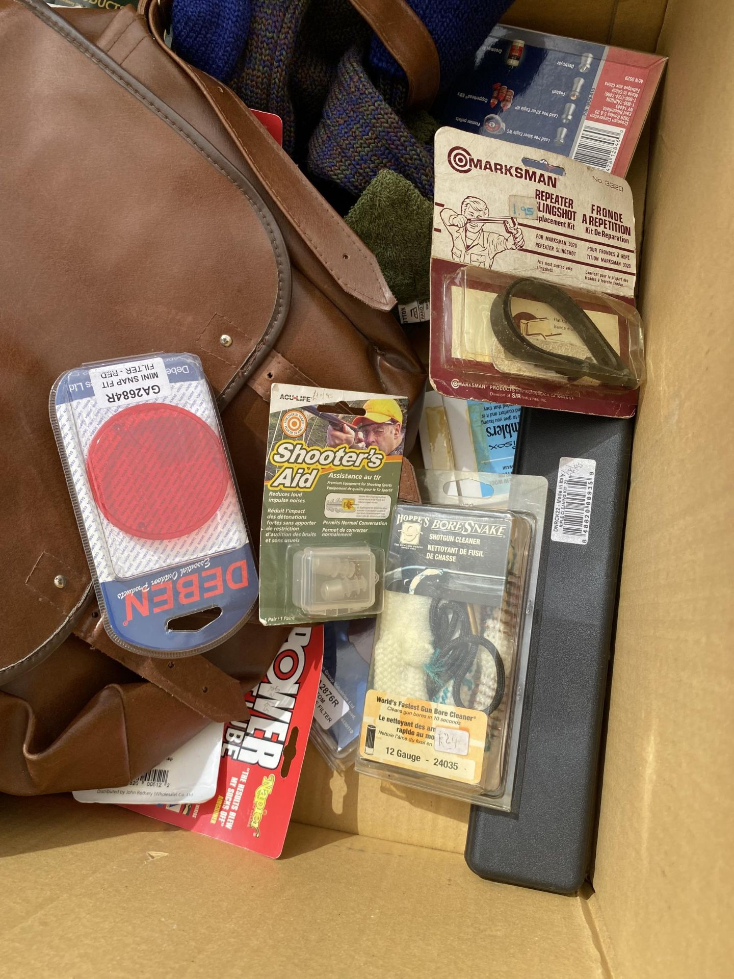 A BOX CONTAINING AS NEW SHOOTING ACCESSORIES TO INCLUDE SOCKS AND BAGS ETC (FROM A TACKLE SHOP - Bild 3 aus 3