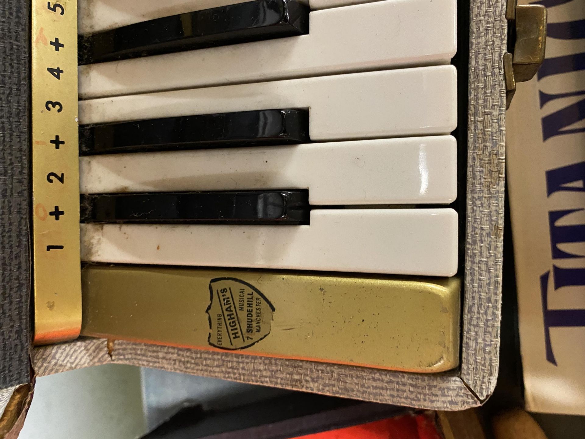 A VINTAGE HIGHAMS CASED KEYBOARD - Image 2 of 2