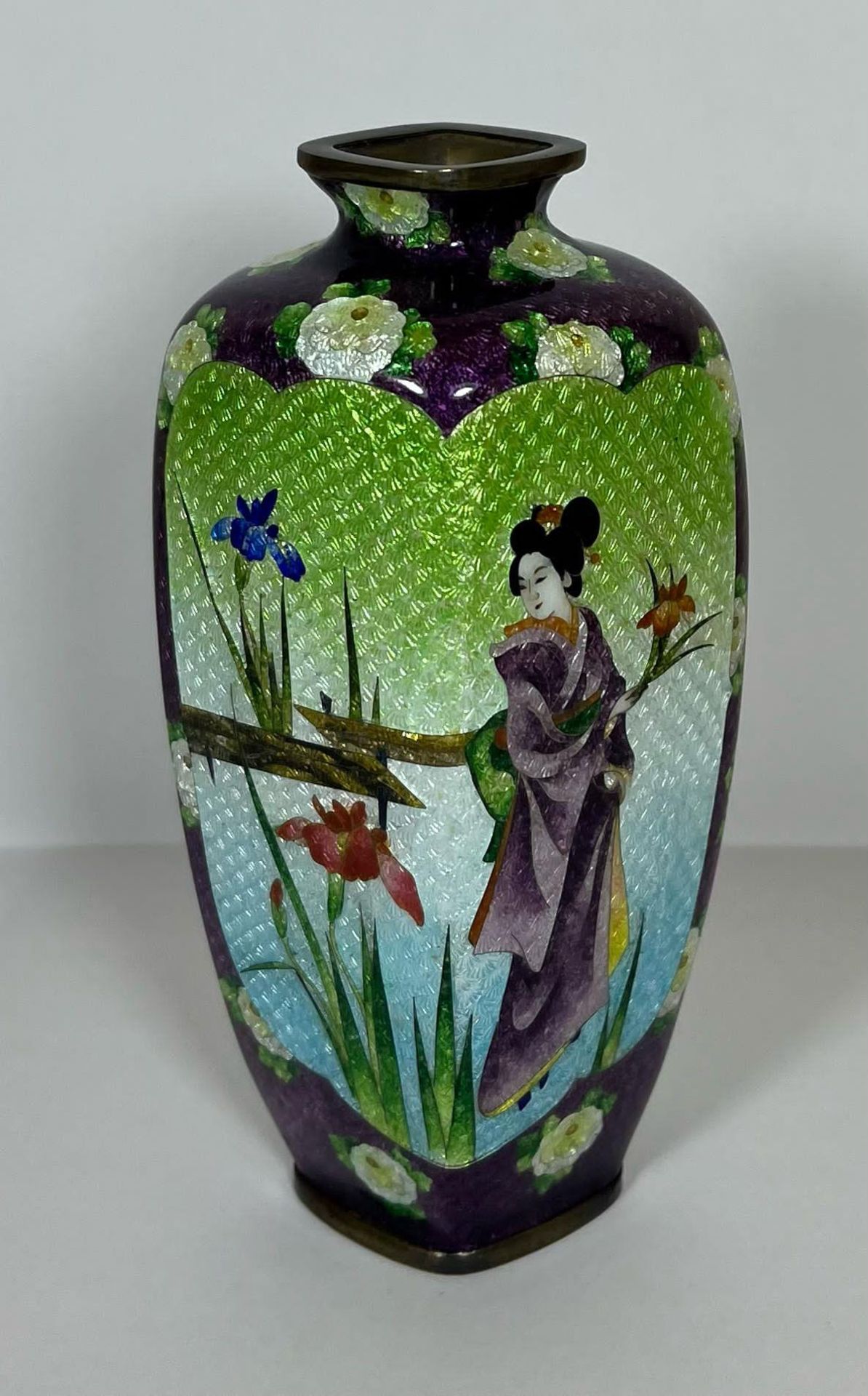 A JAPANESE GINBARI MEIJI PERIOD (1868-1912) ENAMEL DESIGN VASE DECORATED WITH A GEISHA GIRL BY A