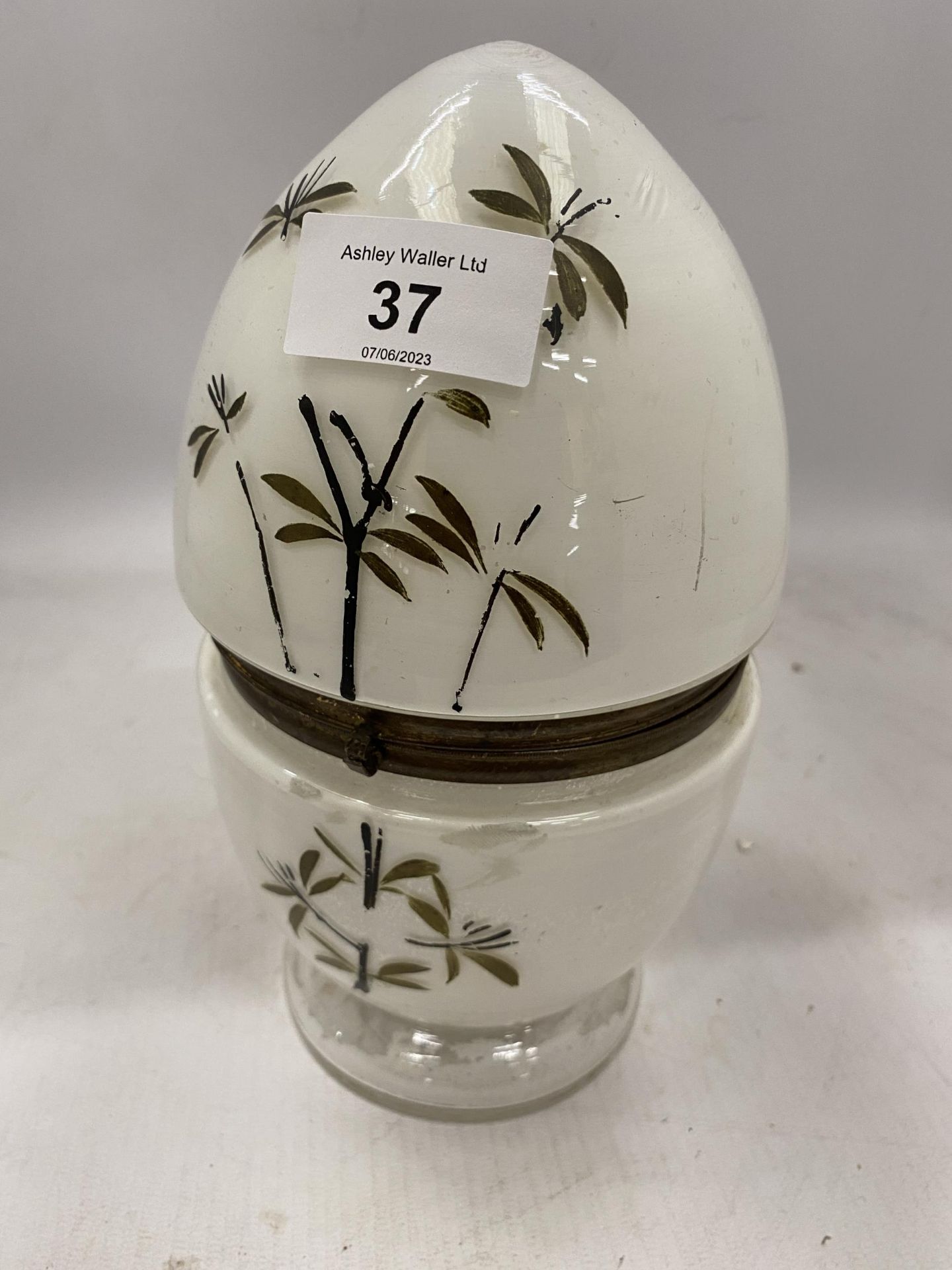 A VICTORIAN OPAQUE GLASS LIDDED EGG SHAPED TRINKET BOX, HEIGHT 22CM