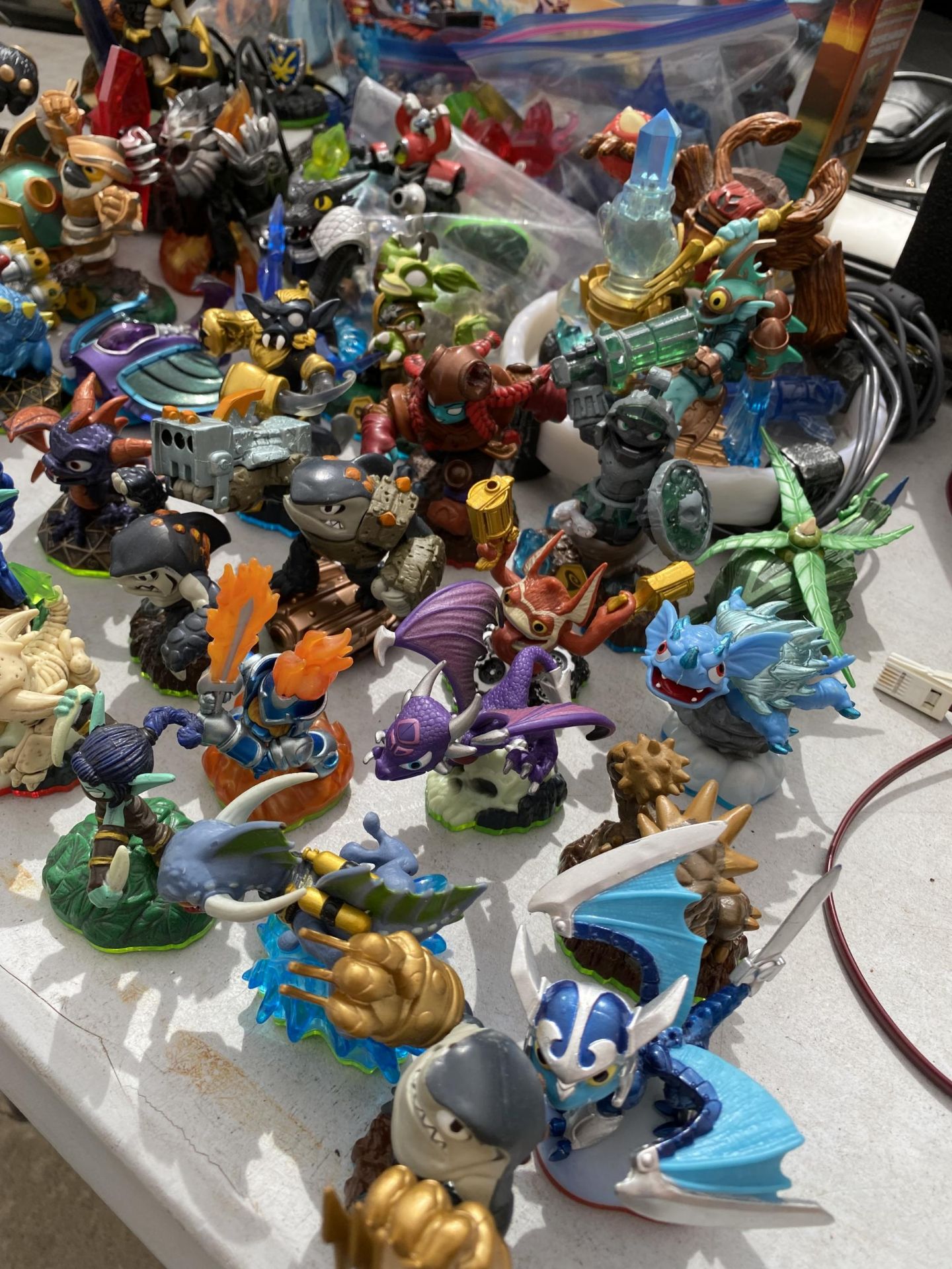 A LARGE COLLECTION OF PS4 SKYLANDERS FIGURES - Image 4 of 4