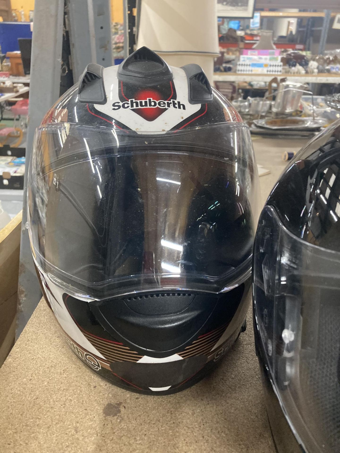 TWO MOTORCYCLE HELMETS TO INCLUDE SCHUBERTH AND HJC - Image 2 of 3