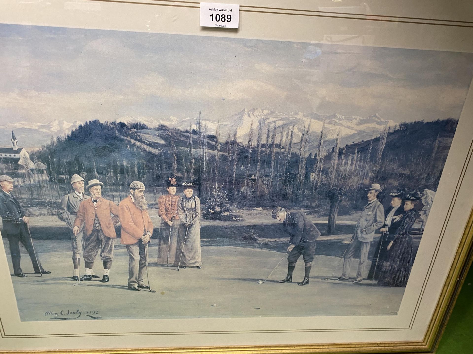 A LARGE GILT FRAMED ALLEN C SEALY GOLFING PRINT - Bild 2 aus 2