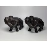 A PAIR OF EARLY 20TH CENTURY JAPANESE METAL MODELS OF ELEPHANTS, 10 X 14CM