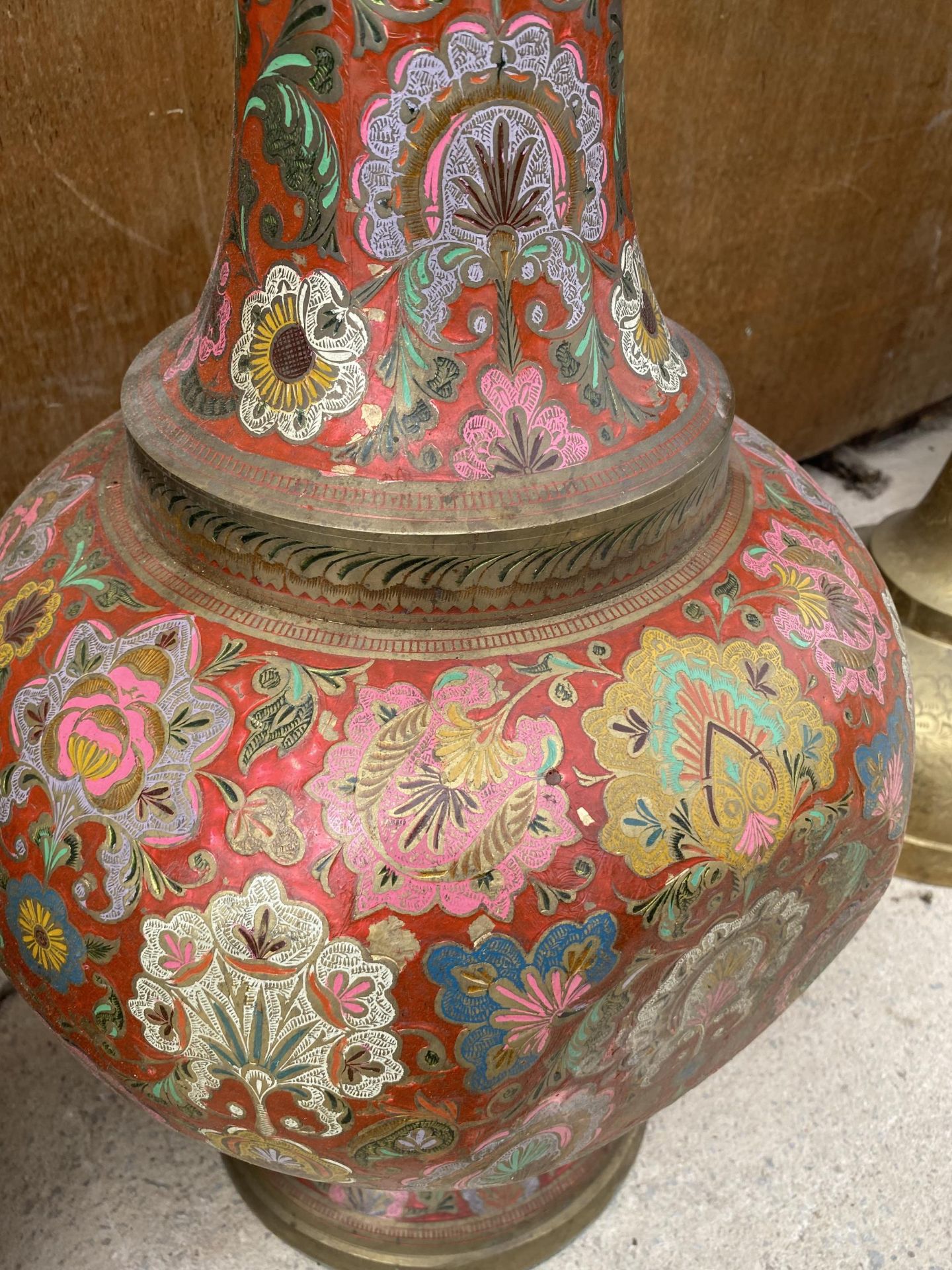 A LARGE VINTAGE DECORATIVE CLOISONNE BRASS URN (H:122CM) - Image 6 of 6