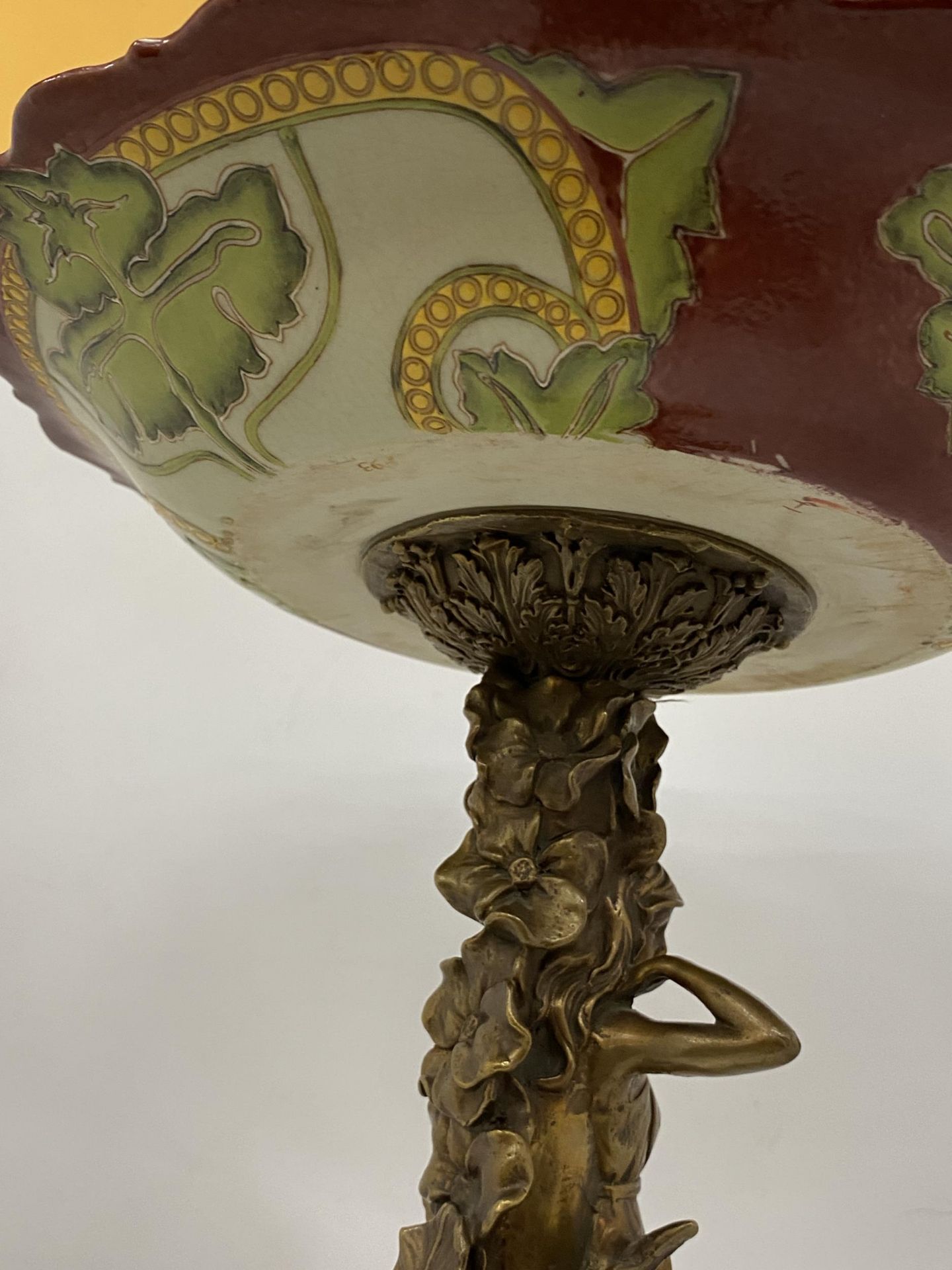 AN ART NOUVEAU CERAMIC AND GILT PEDESTAL CENTRE PIECE, HEIGHT 63CM - Image 5 of 5