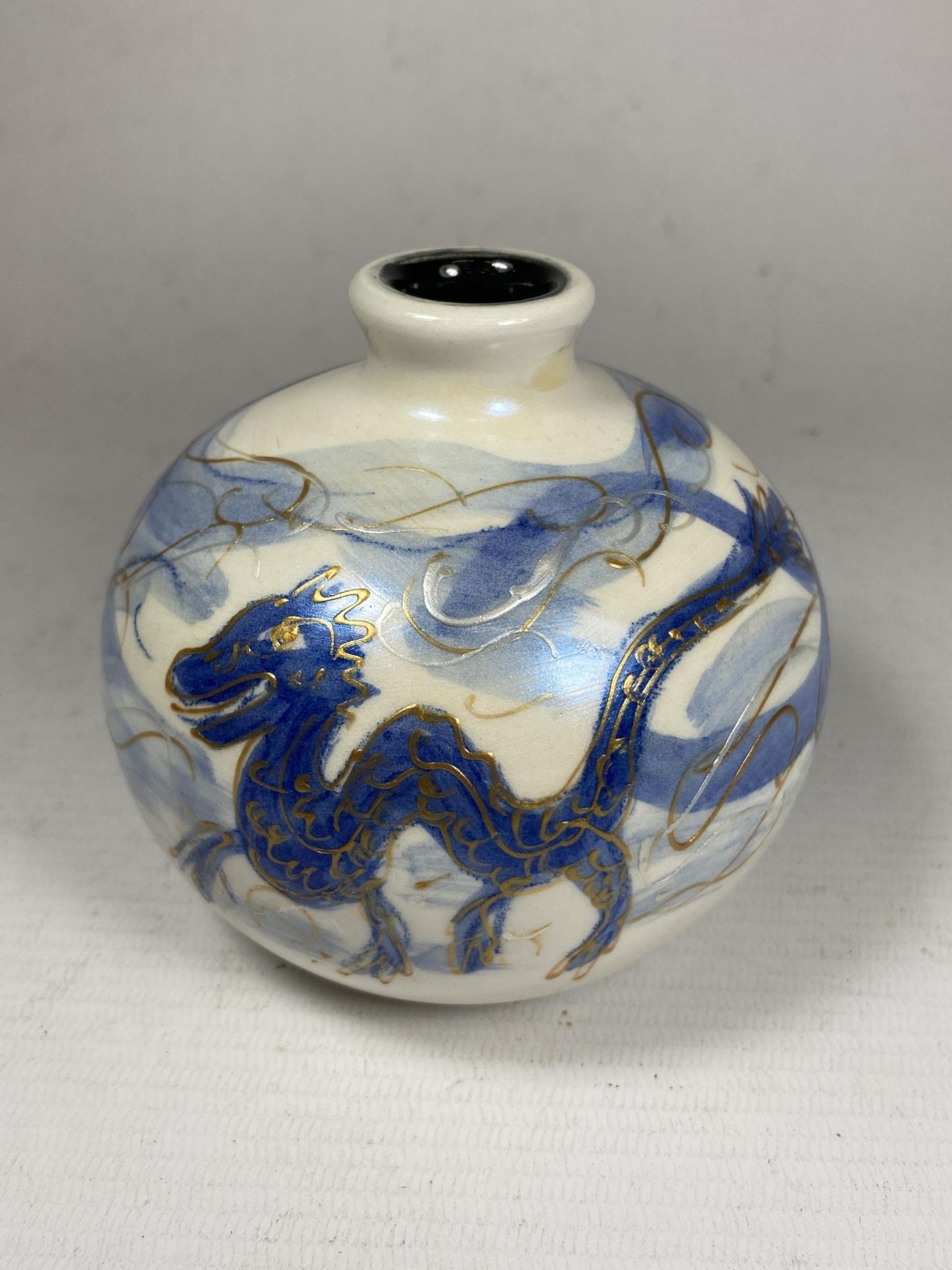 AN ANITA HARRIS DRAGON PATTERN VASE