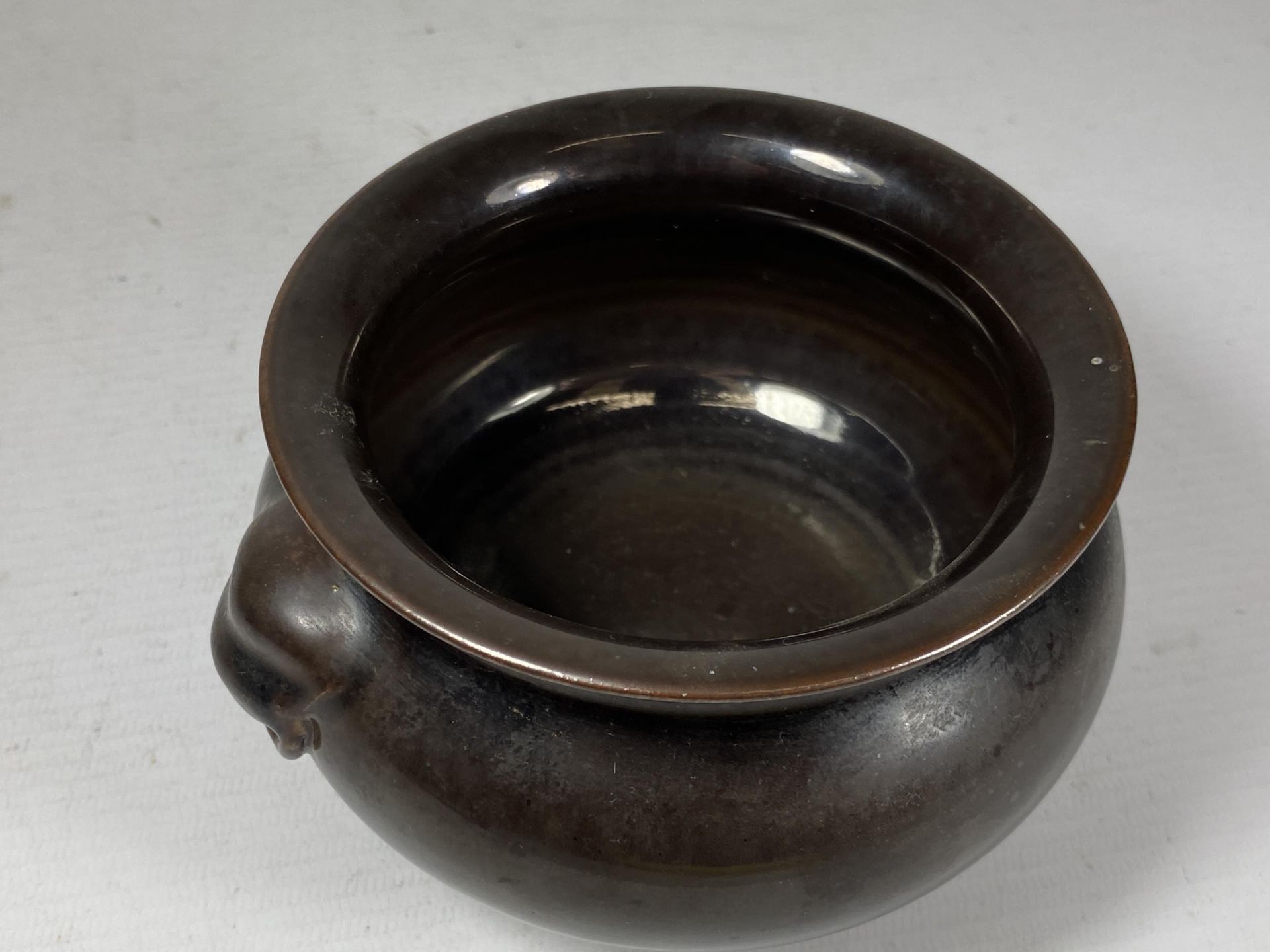 A CHINESE JIAN WARE STYLE TENMOKU GLAZE CENSOR / BOWL WITH UNMARKED CELADON CRACKLE GLAZE BASE, - Image 2 of 5