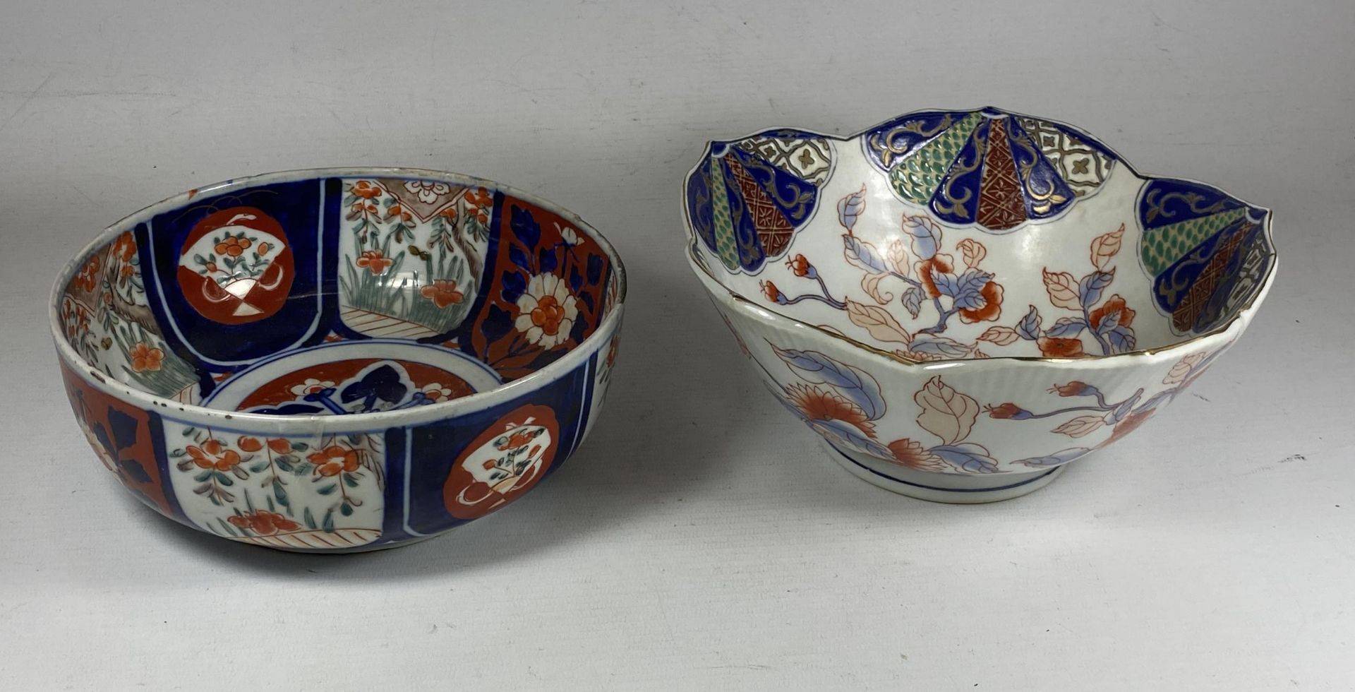 TWO JAPANESE IMARI BOWLS TO INCLUDE PANELLED DESIGN BOWL