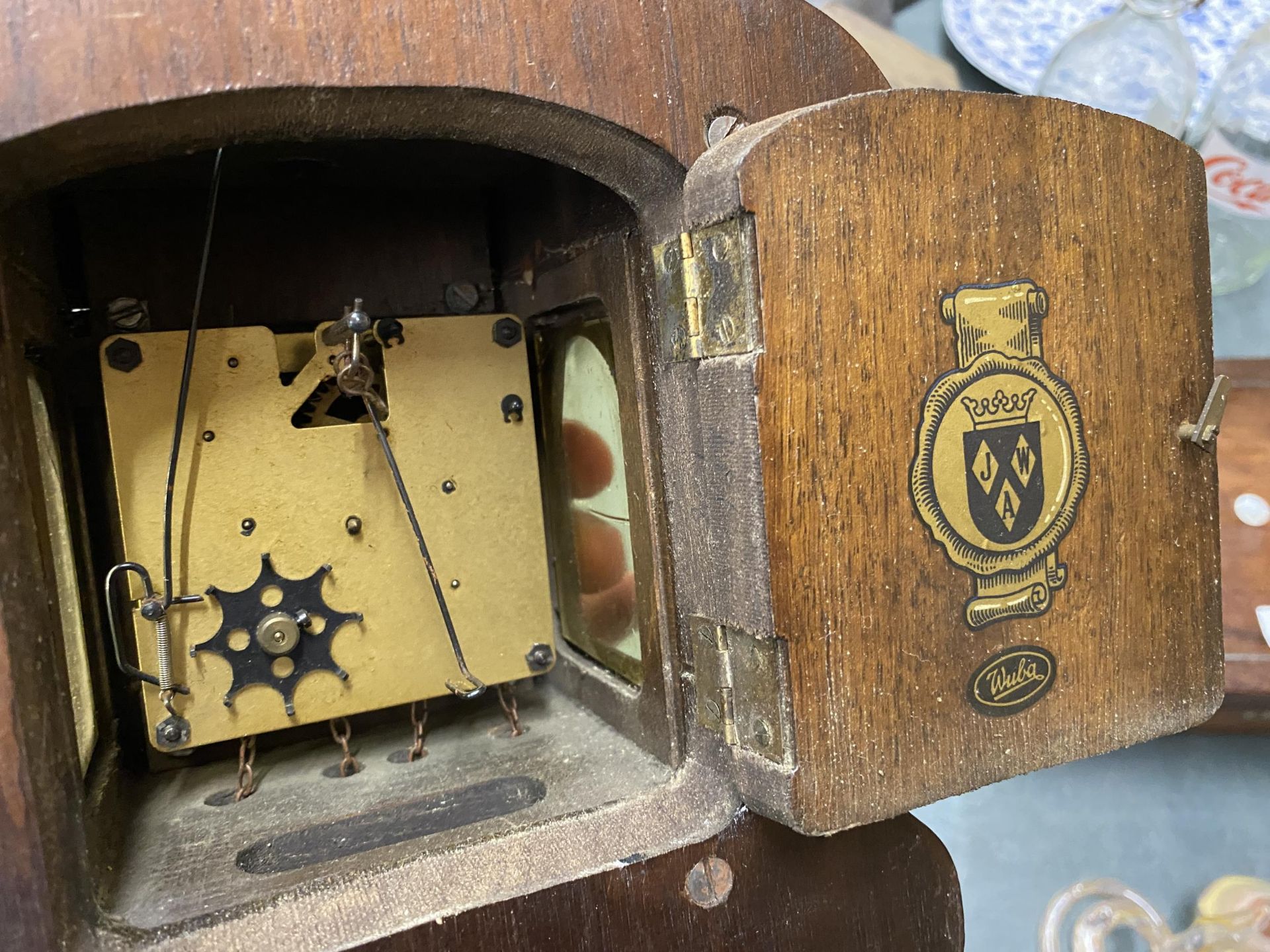 A VINTAGE MAHOGANY CASED WALL CLOCK WITH BRASS DECORATION - LACKING KEY, AND WEIGHTS - Image 3 of 3
