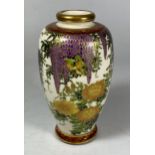 A JAPANESE MEIJI PERIOD HAND PAINTED FLORAL SATSUMA VASE, SIGNED TO BASE, HEIGHT 13CM