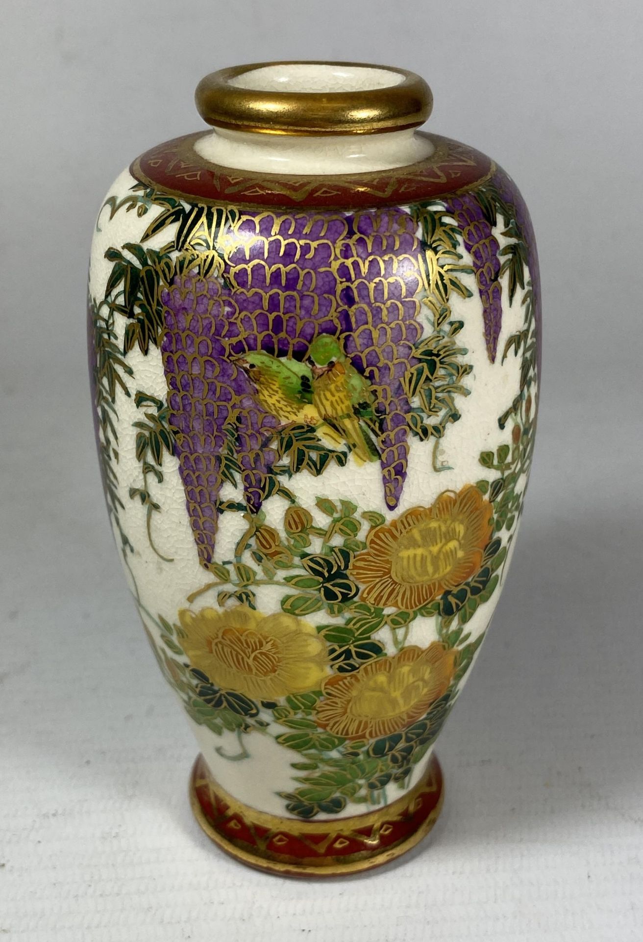 A JAPANESE MEIJI PERIOD HAND PAINTED FLORAL SATSUMA VASE, SIGNED TO BASE, HEIGHT 13CM