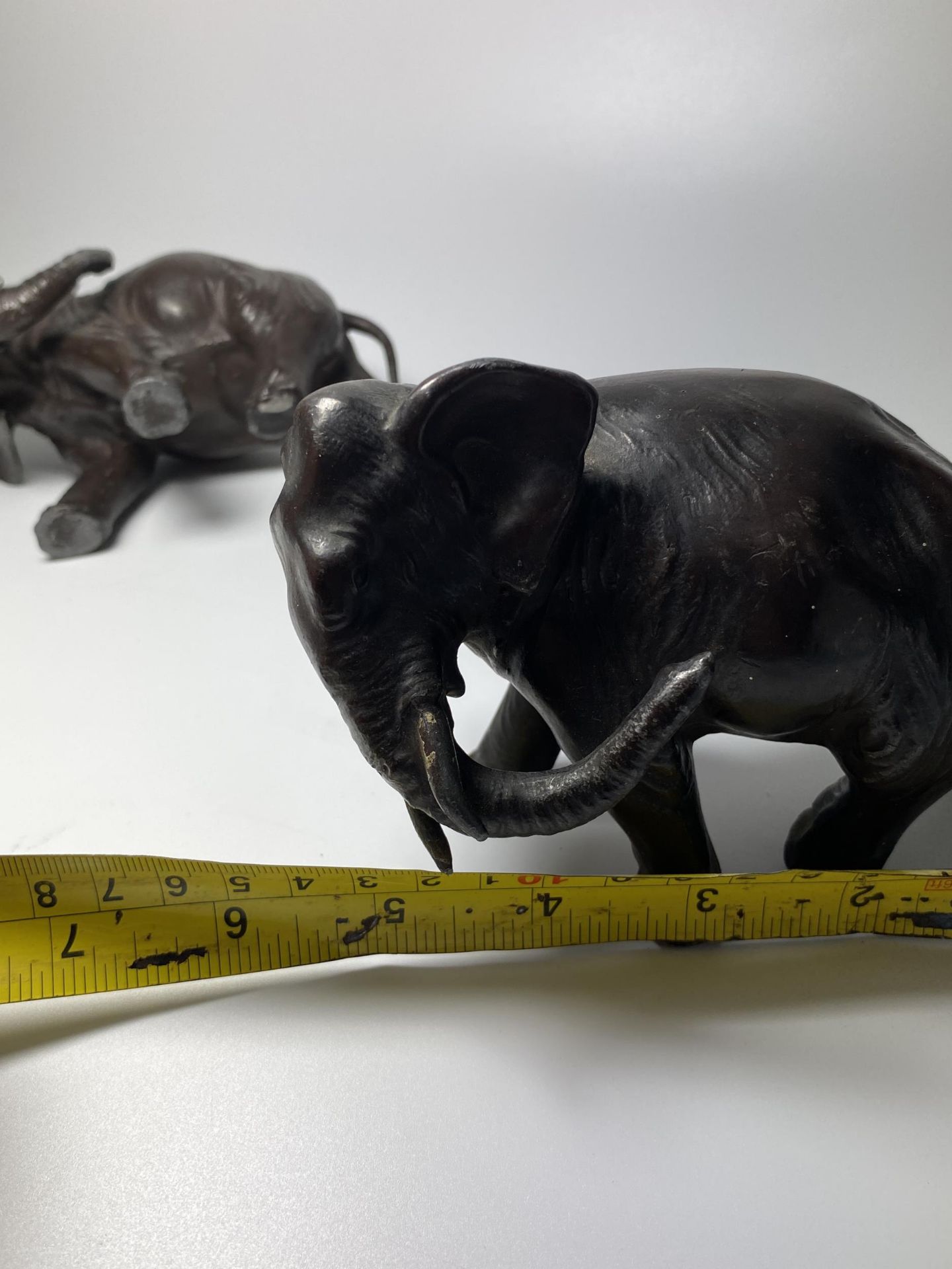 A PAIR OF EARLY 20TH CENTURY JAPANESE METAL MODELS OF ELEPHANTS, 10 X 14CM - Image 7 of 7