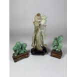 A GROUP OF THREE ORIENTAL FIGURES ON STANDS TO INCLUDE A JADE TYPE HARDSTONE FIGURE, HEIGHT 16.5CM