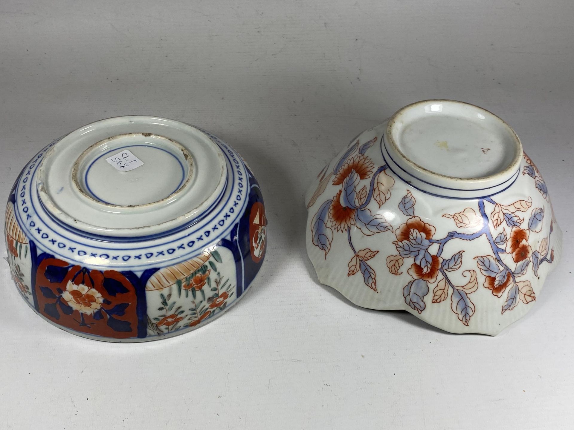 TWO JAPANESE IMARI BOWLS TO INCLUDE PANELLED DESIGN BOWL - Image 4 of 5