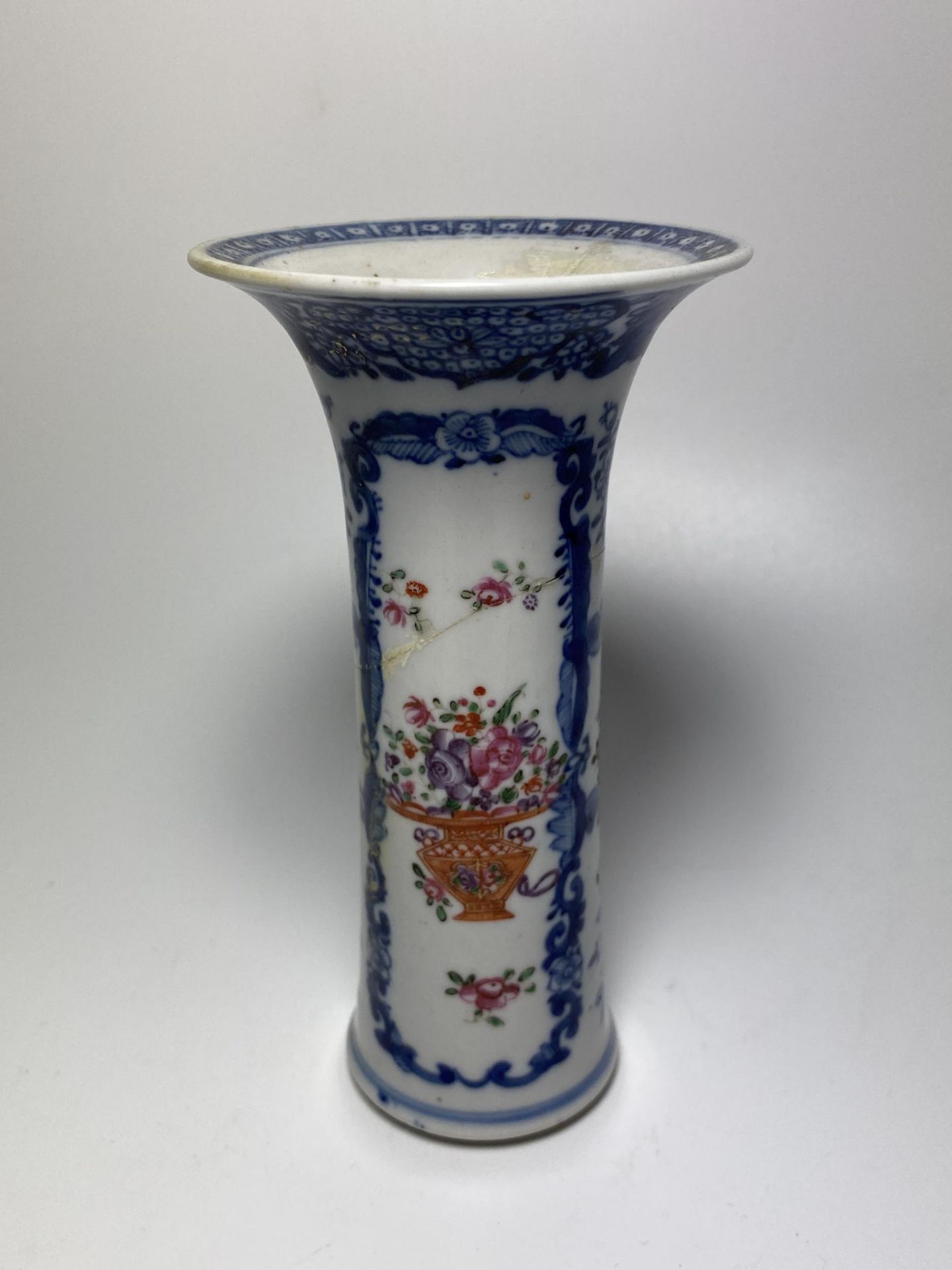 A 19TH CENTURY CHINESE QING TRUMPET FLARED VASE, HEIGHT 14.5CM (A/F)