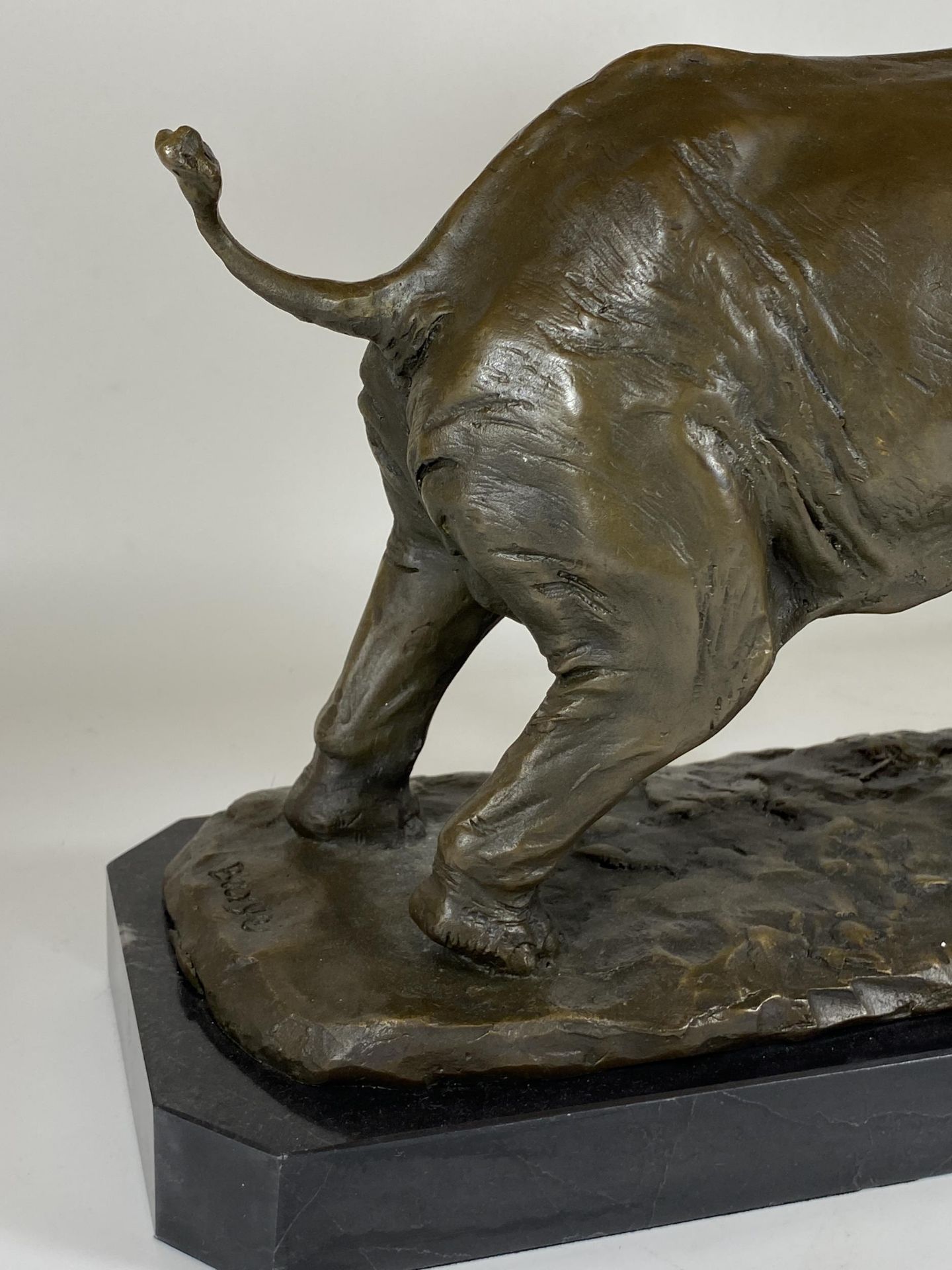 A LARGE BRONZE MODEL OF AN AFRICAN ELEPHANT ON MARBLE BASE, SIGNED BARYE, HEIGHT 29CM, LENGTH 29CM - Image 3 of 9