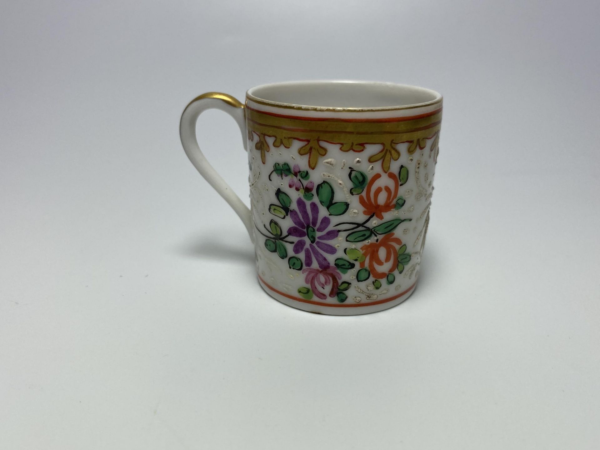 A MINIATURE 19TH CENTURY CHINESE EXPORT PORCELAIN TANKARD, HEIGHT 4CM - Image 2 of 5