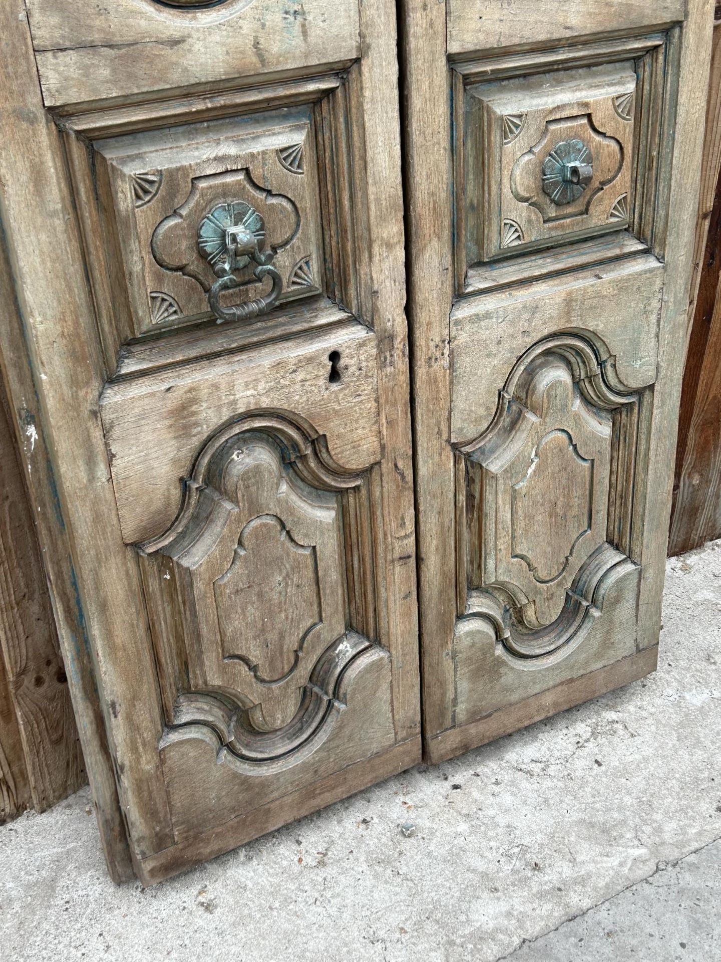 A PAIR OF INDIAN HARDWOOD PANELLED DOORS WITH BRASS HANDLES (ONE PIECE MISSING) 77 X 41" - Image 3 of 4