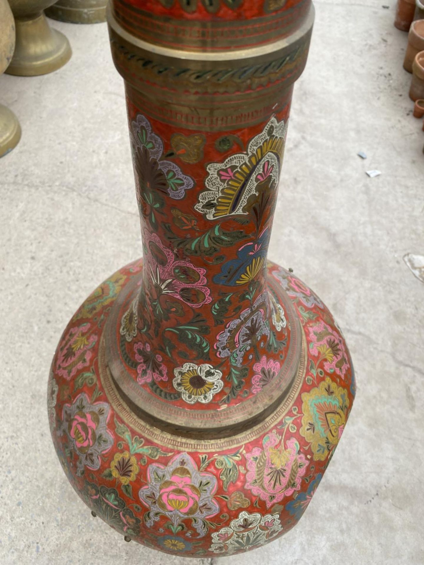 A LARGE VINTAGE DECORATIVE CLOISONNE BRASS URN (H:122CM) - Image 6 of 6