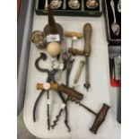 A COLLECTION OF VINTAGE CORKSCREWS, ETC