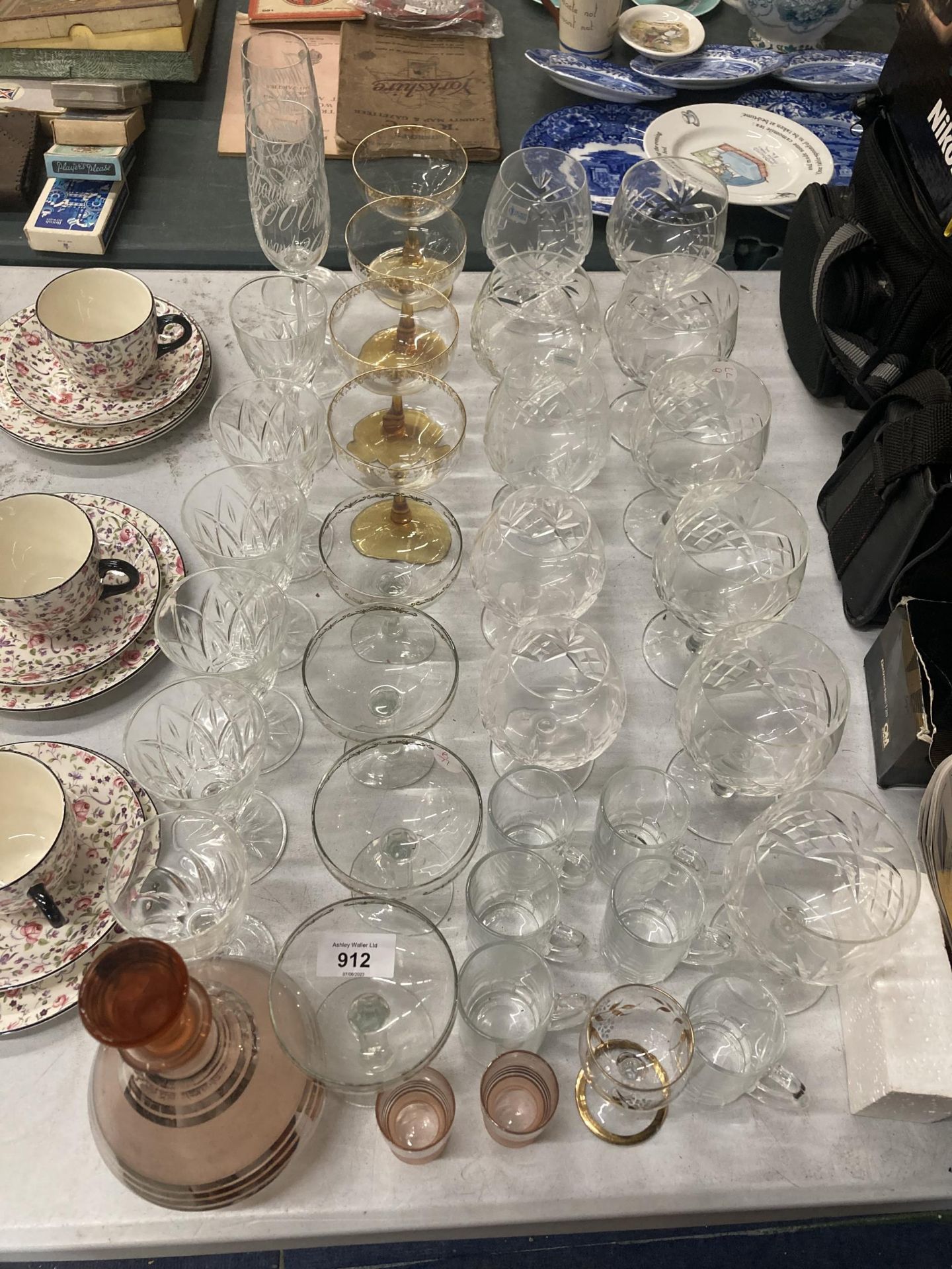 A LARGE QUANTITY OF GLASSES TO INCLUDE COCKTAIL, CHAMPAGNE FLUTES, WINE, BRANDY, A SMALL DECANTER