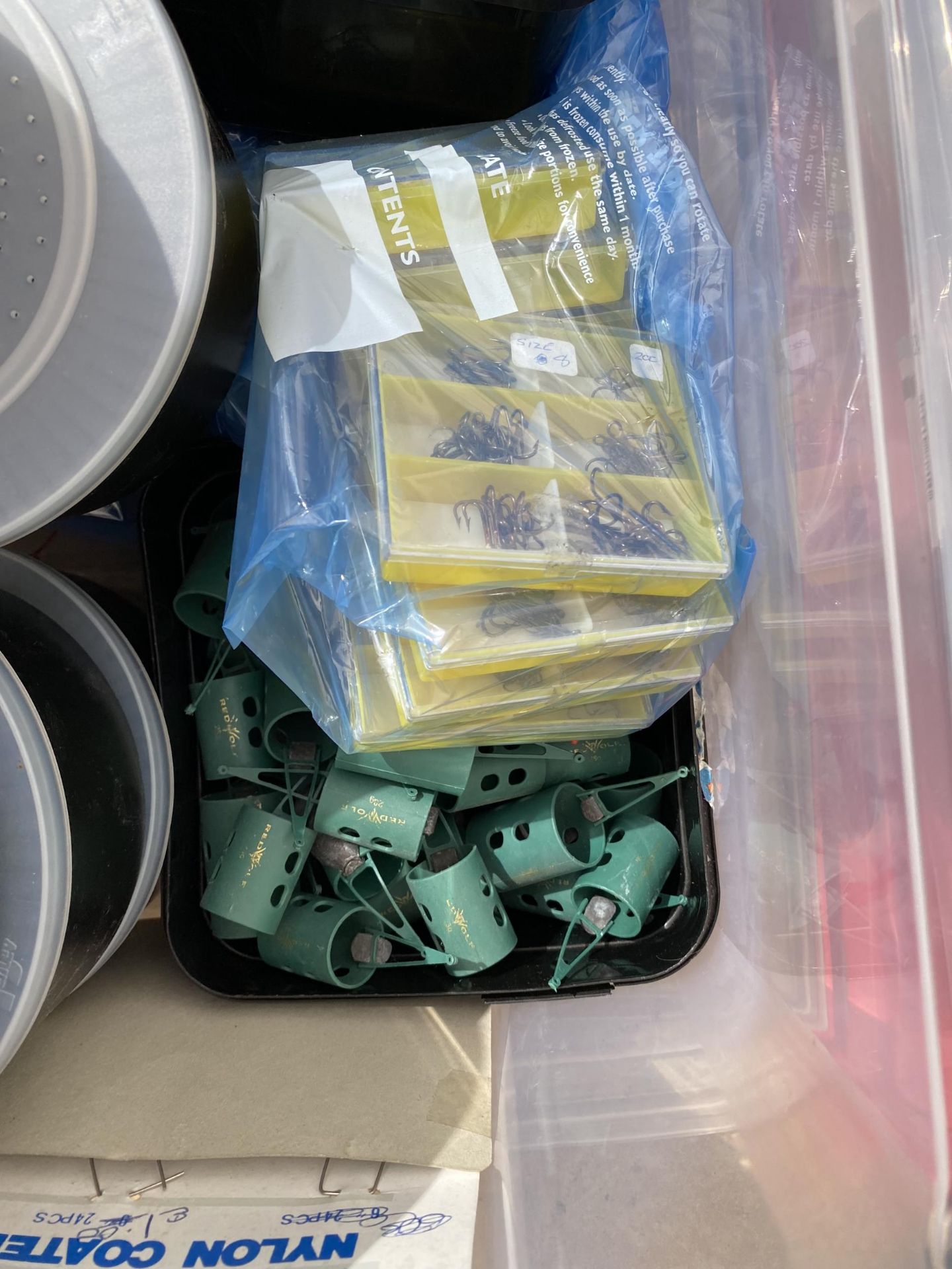 A BOX OF ASSORTED FISHING TACKLE TO INCLUDE HOOKS, BAIT TUBS AND FEEDERS ETC (FROM A TACKLE SHOP - Image 3 of 5