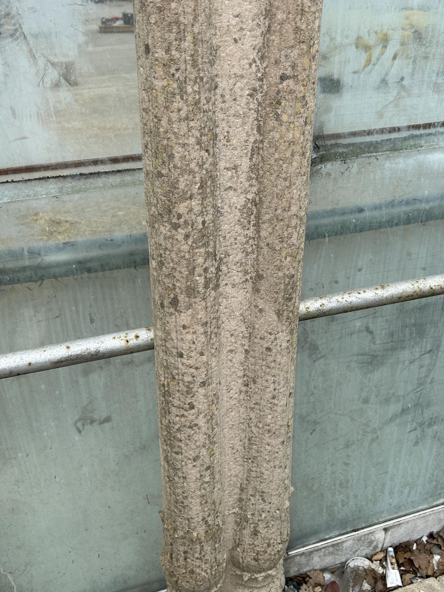 A VINTAGE INDIAN STONE DOUBLE 1/2 COLUMN 65 X 9.5" - Image 2 of 4