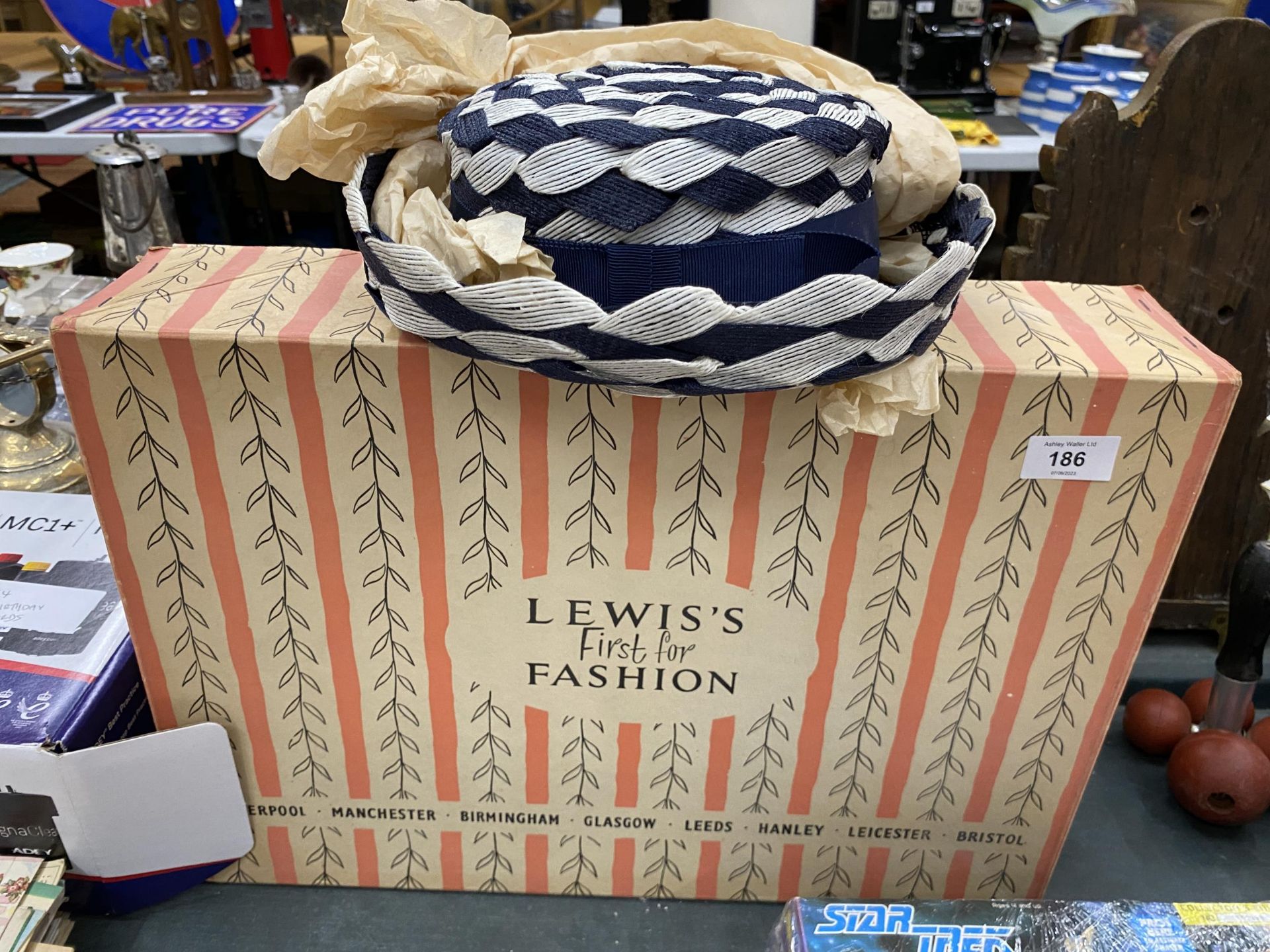 A 1950'S CHARTER HAT IN A VINTAGE LEWIS'S BOX