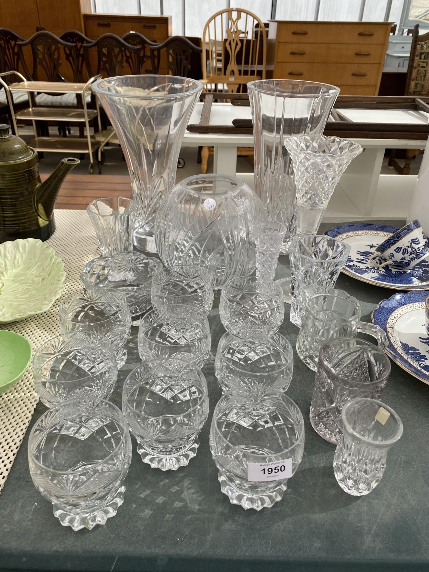 AN ASSORTMENT OF GLASS WARE TO INCLUDE VASES, WHISKEY GLASSES ETC