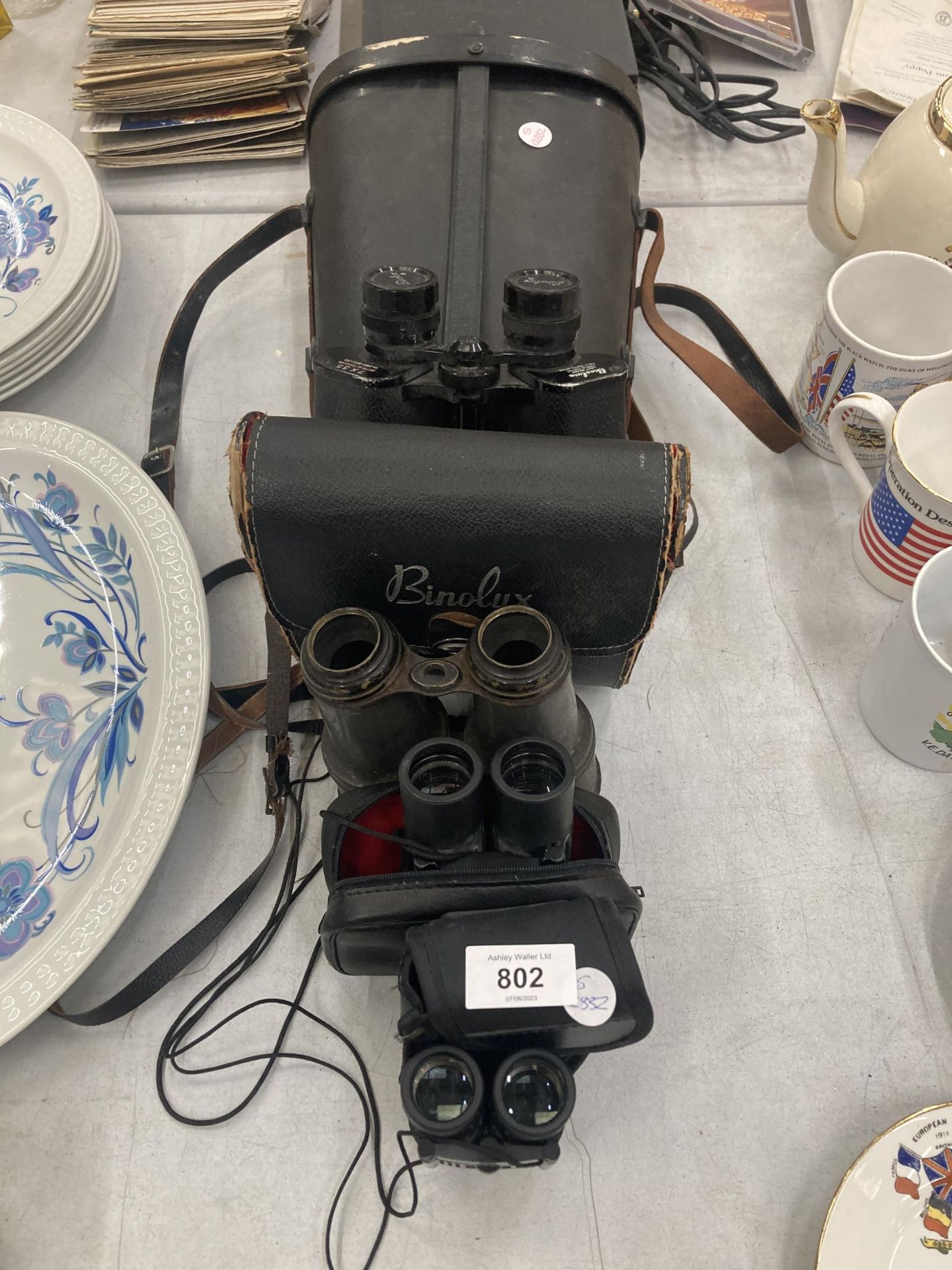 FOUR PAIRS OF BINOCULARS IN CASES TO INCLUDE BINOLUX - ONE PAIR A/F