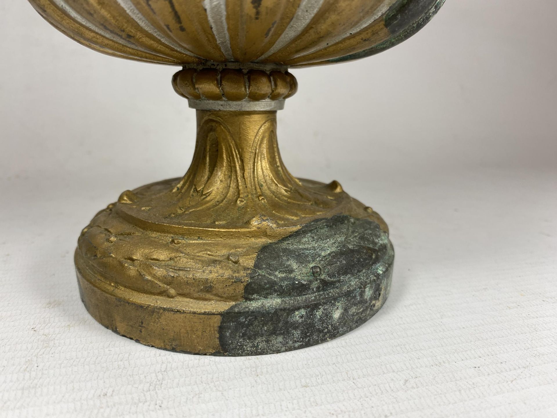 AN UNUSUAL 19TH CENTURY PEDESTAL BRONZE URN WITH NEO-CLASSICAL RELIEF DESIGN ON FLUTED BASE WITH - Image 7 of 9