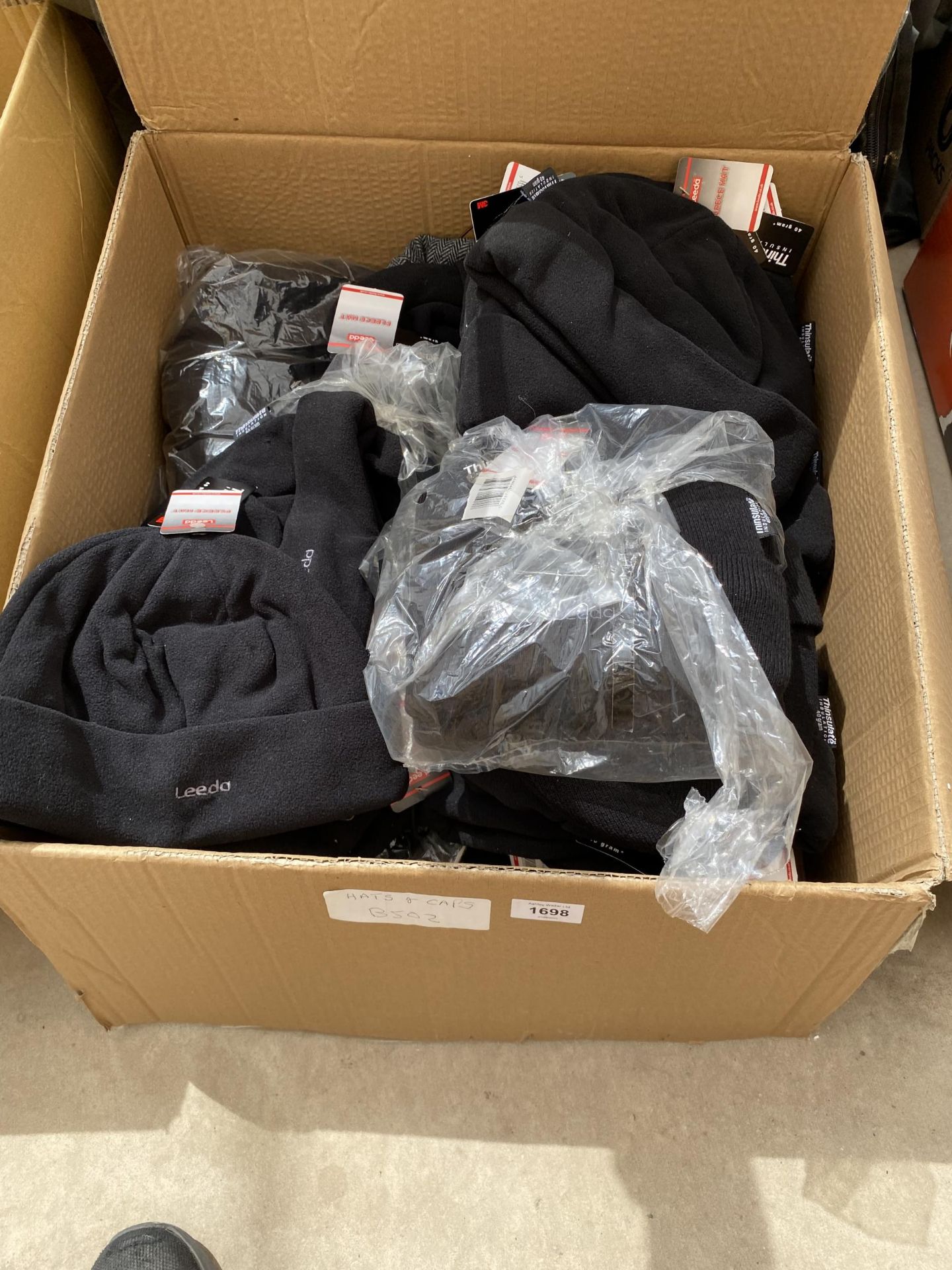 A BOX CONTAINING A LARGE QUANTITY OF AS NEW WOLLY HATS AND FLAT CAPS (FROM A TACKLE SHOP CLEARANCE)