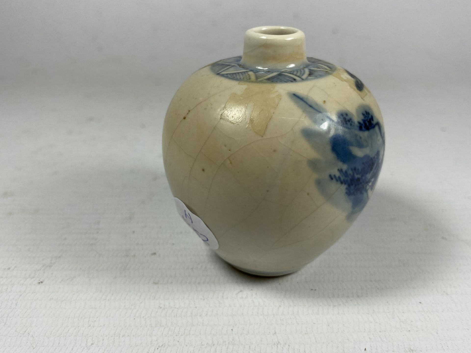 A CHINESE BLUE AND WHITE CRACKLE DESIGN POT WITH FIGURAL DESIGN, SIX CHARACTER MARK TO BASE, - Image 3 of 4