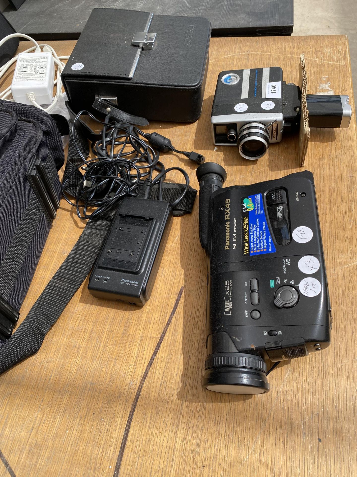 AN ASSORTMENT OF ELECTRICAL EQUIPMENT TO INCLUDE A PANASONIC CAMCORDER AND A BOSE DOCKING STATION - Image 2 of 4
