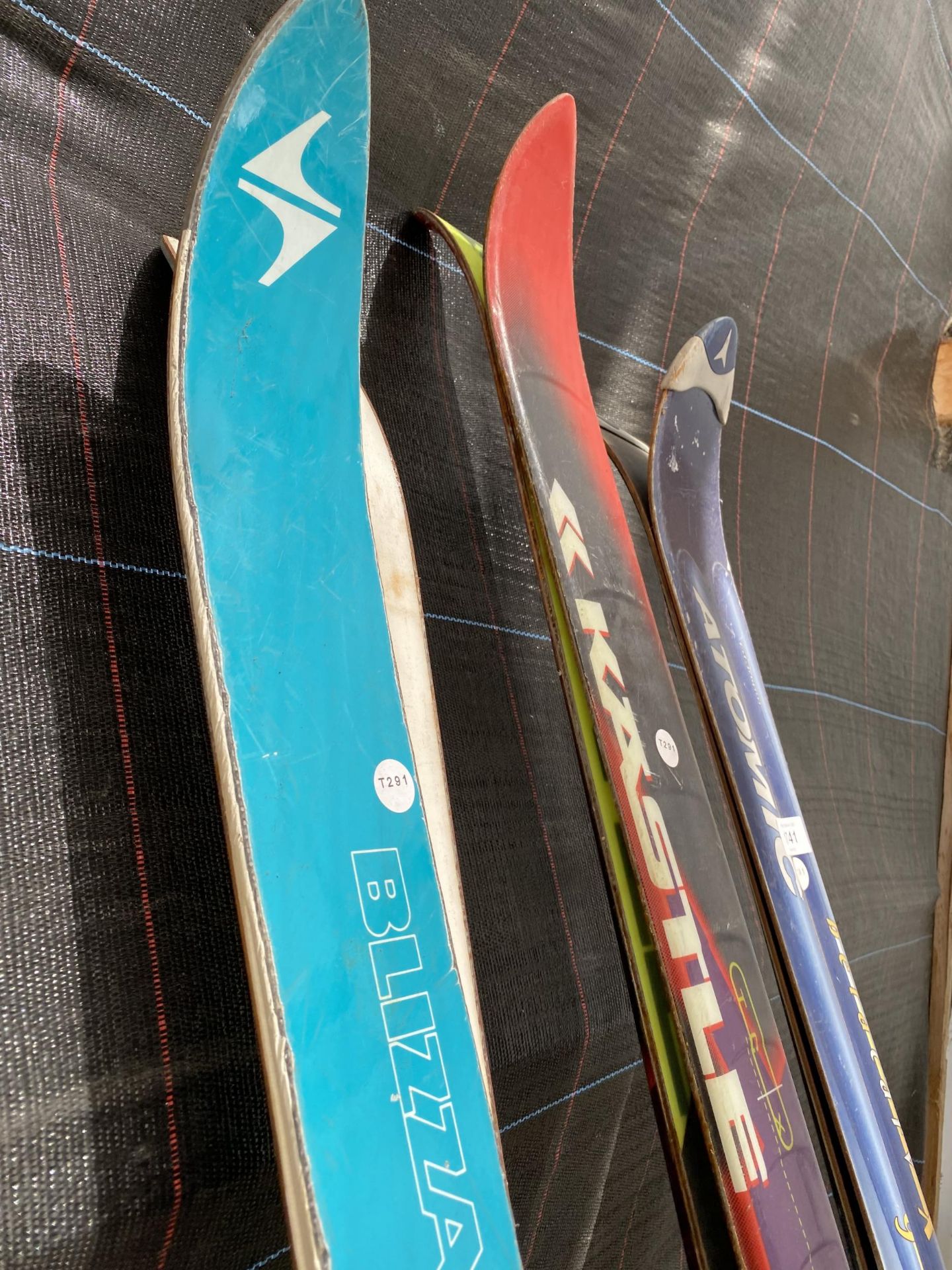 THREE SETS OF SKIIS ATOMIC, KASTLE & SPORT FIREBIRD - Bild 2 aus 4