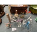 A GROUP OF GLASSWARE ANIMALS, BLUE OCTOPUS ETC