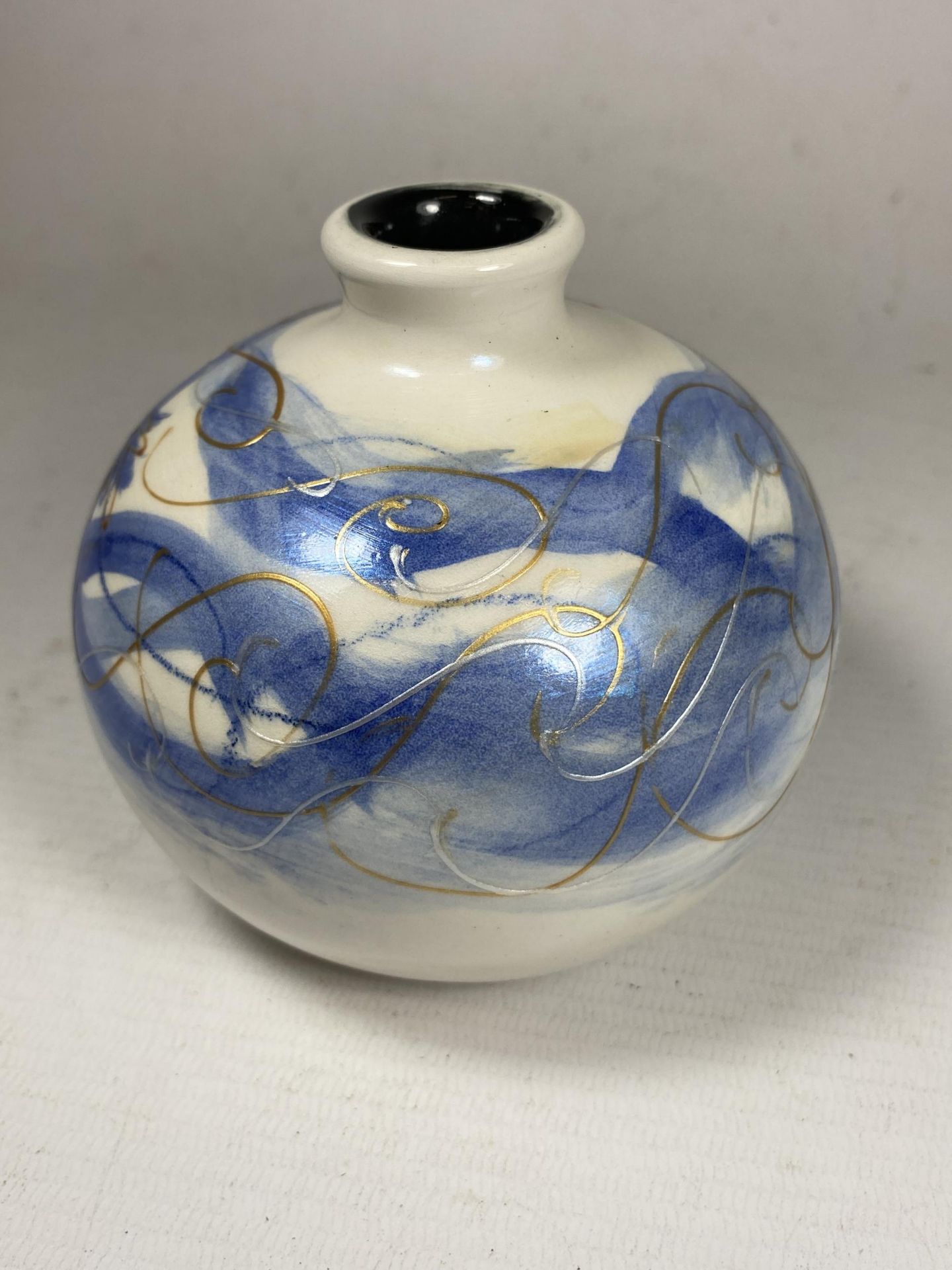 AN ANITA HARRIS DRAGON PATTERN VASE - Image 2 of 3