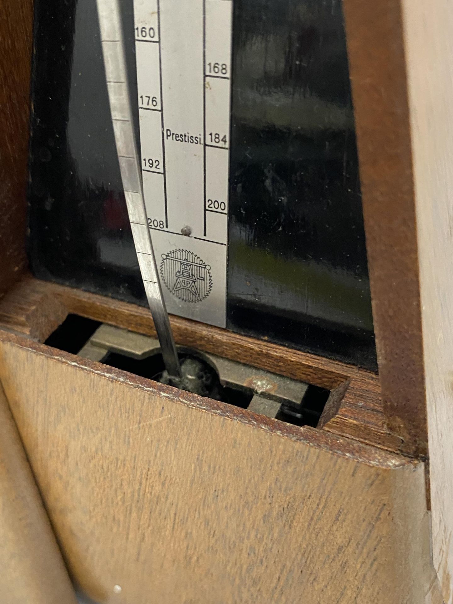 A VINTAGE FRENCH 'PAQUET' WOODEN CASED METRONOME - Image 3 of 3