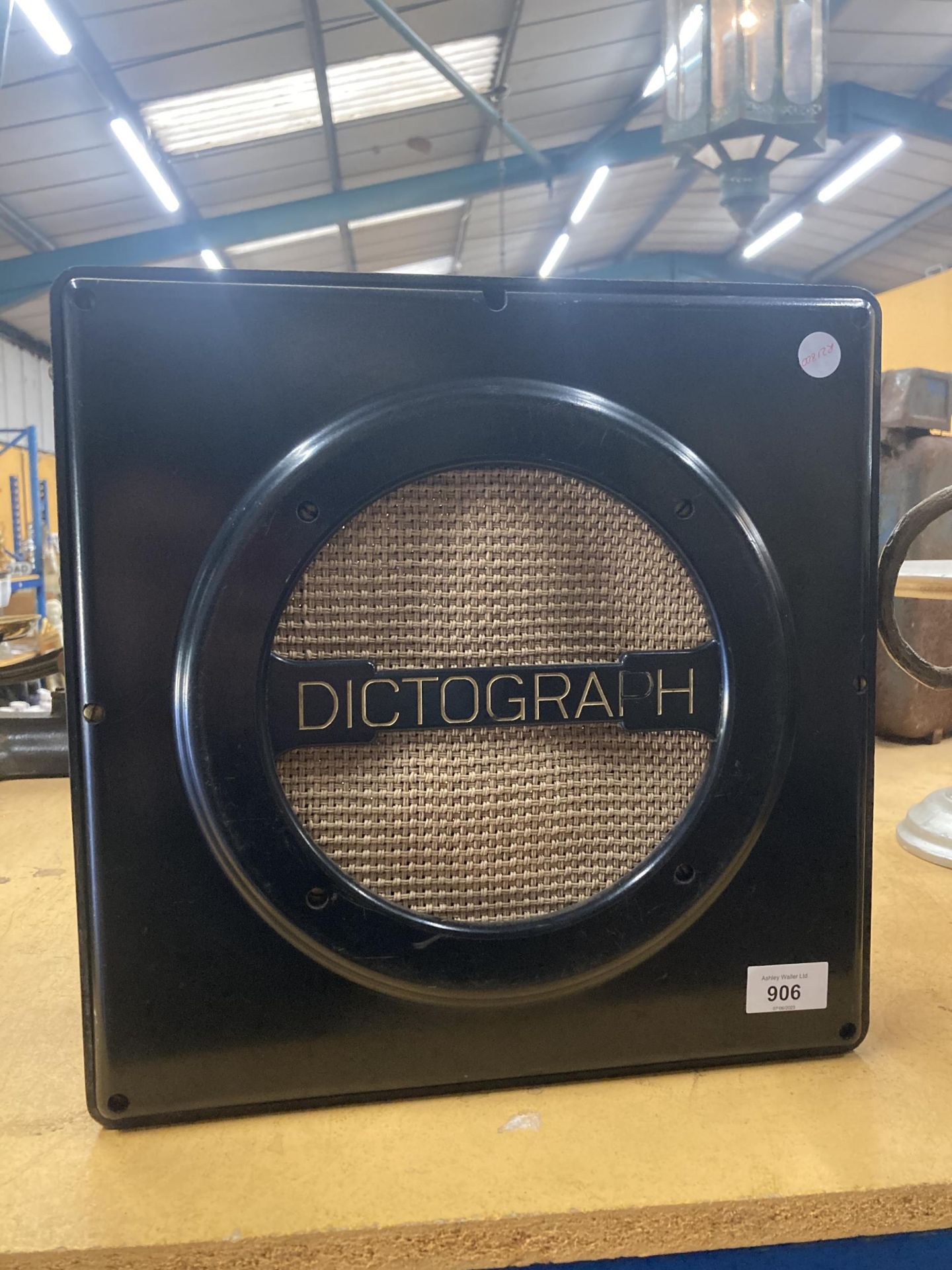 A VINTAGE BAKELITE DICTOGRAPH RADIO