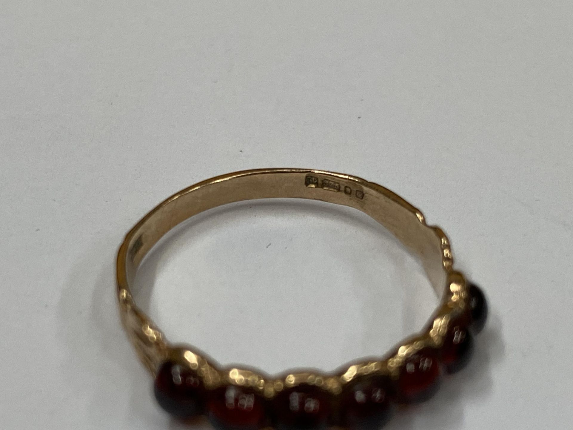 A 9CT YELLOW GOLD WITH SEVEN GARNET SET STONES, WEIGHT 1.63G - Image 2 of 3