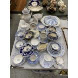 A LARGE COLLECTION OF BLUE AND WHITE 19TH CENTURY AND LATER PORCELAIN TO INCLUDE SPODE, ETC