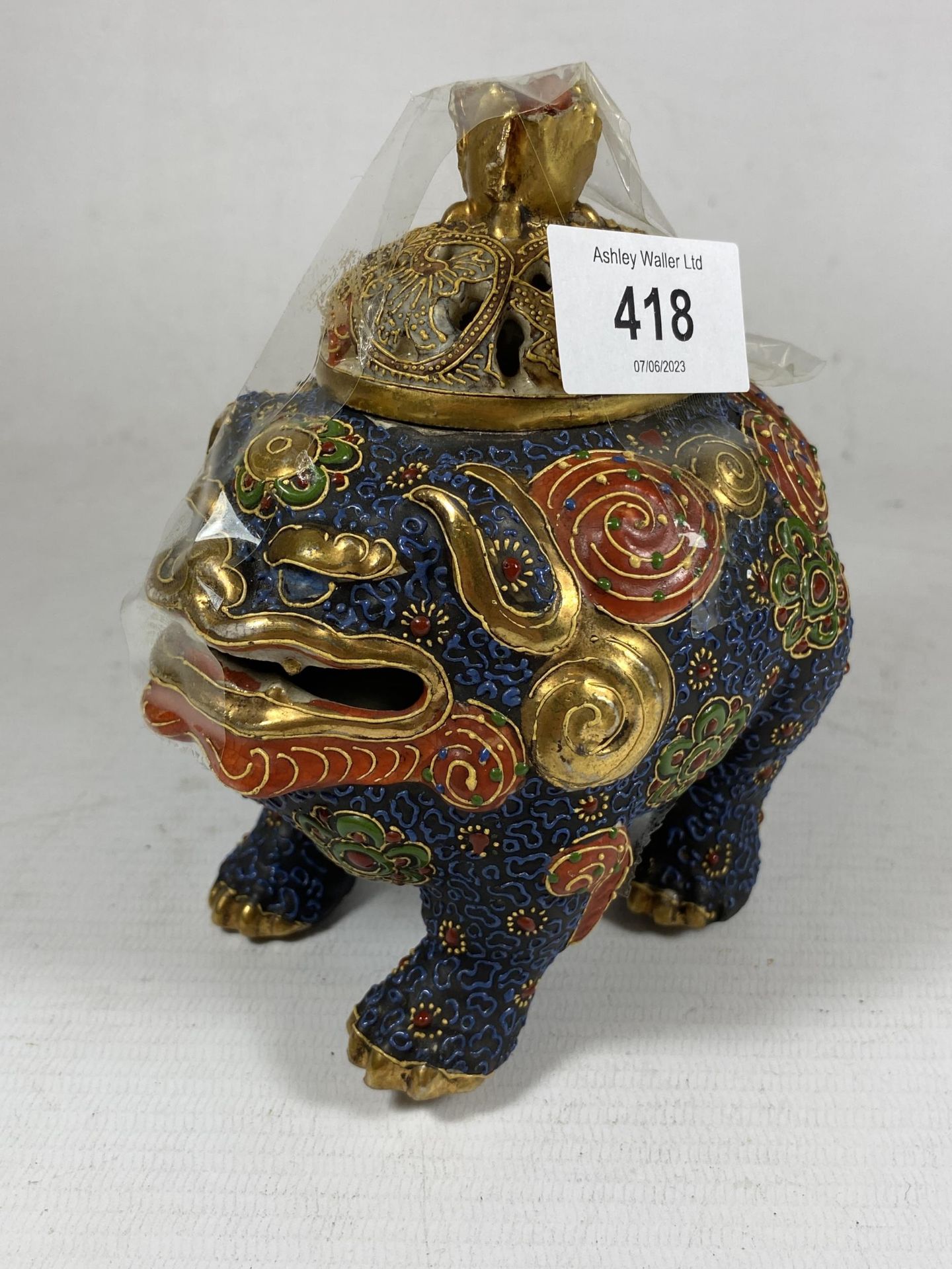 A CHINESE SATSUMA STYLE DOG INCENSE BURNER, HEIGHT 14CM