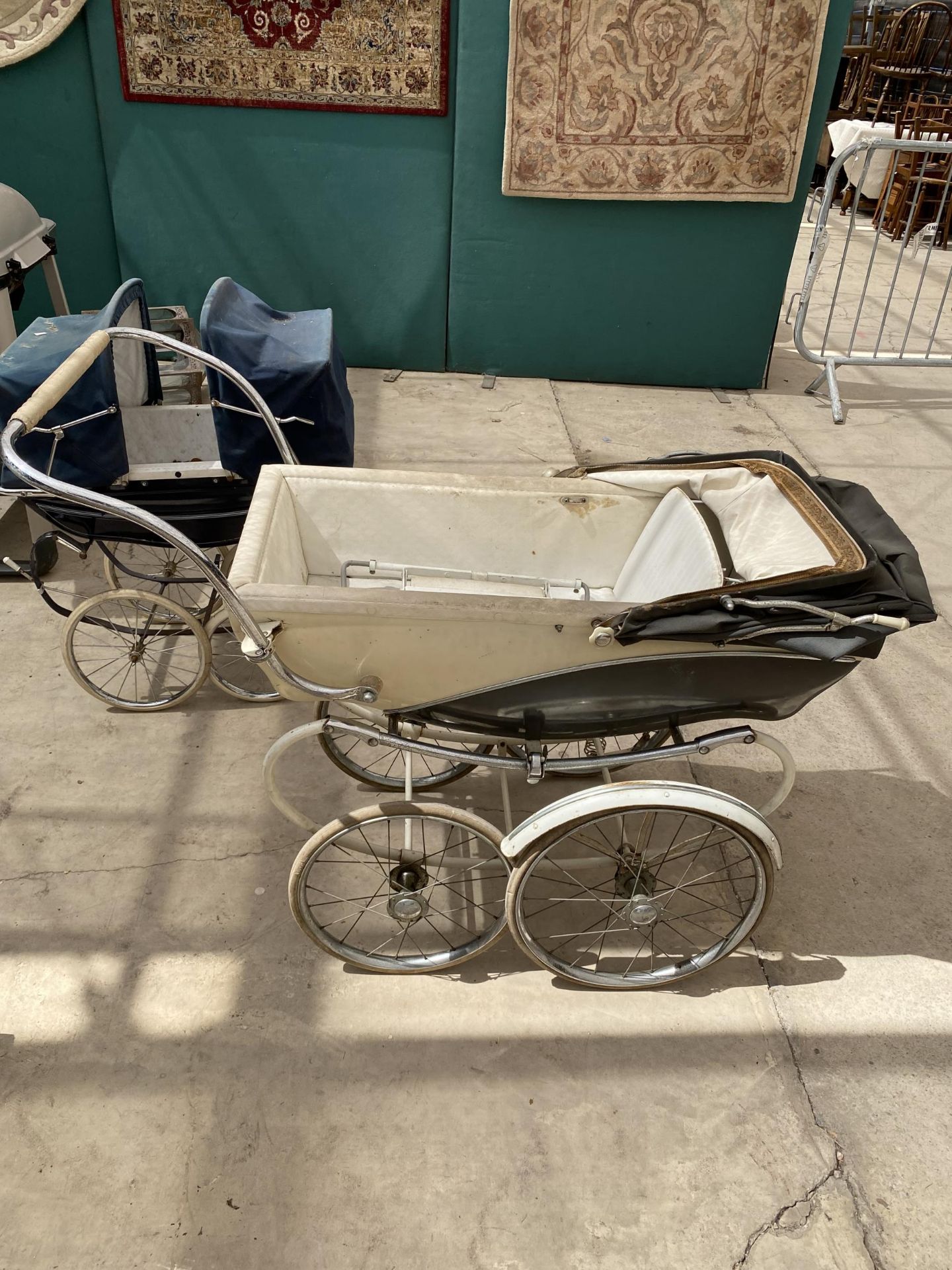 TWO SILVER CROSS STYLE VINTAGE PRAMS - Image 3 of 3