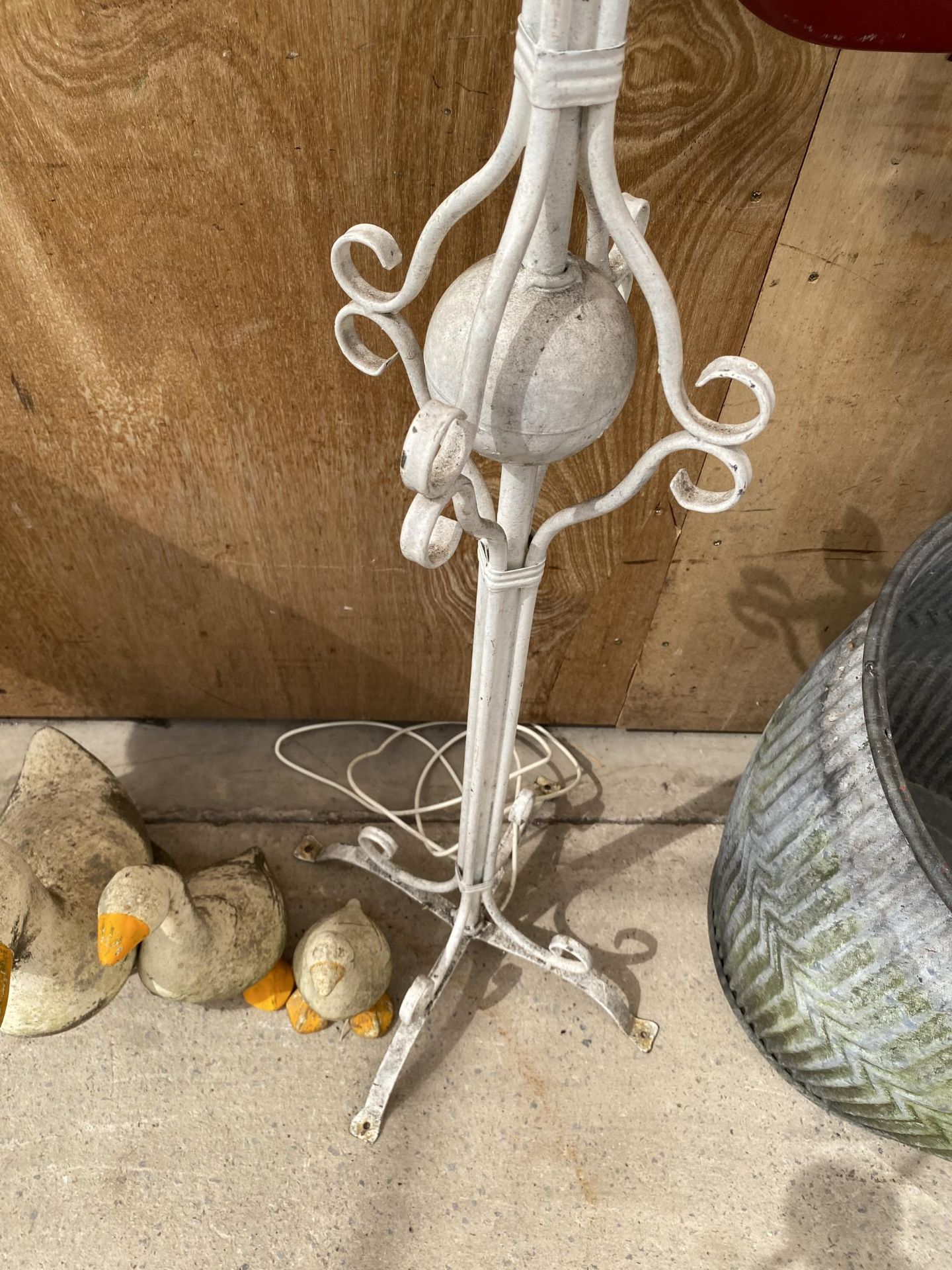 A DECORATIVE WROUGHT IRON STANDARD LAMP - Image 3 of 3
