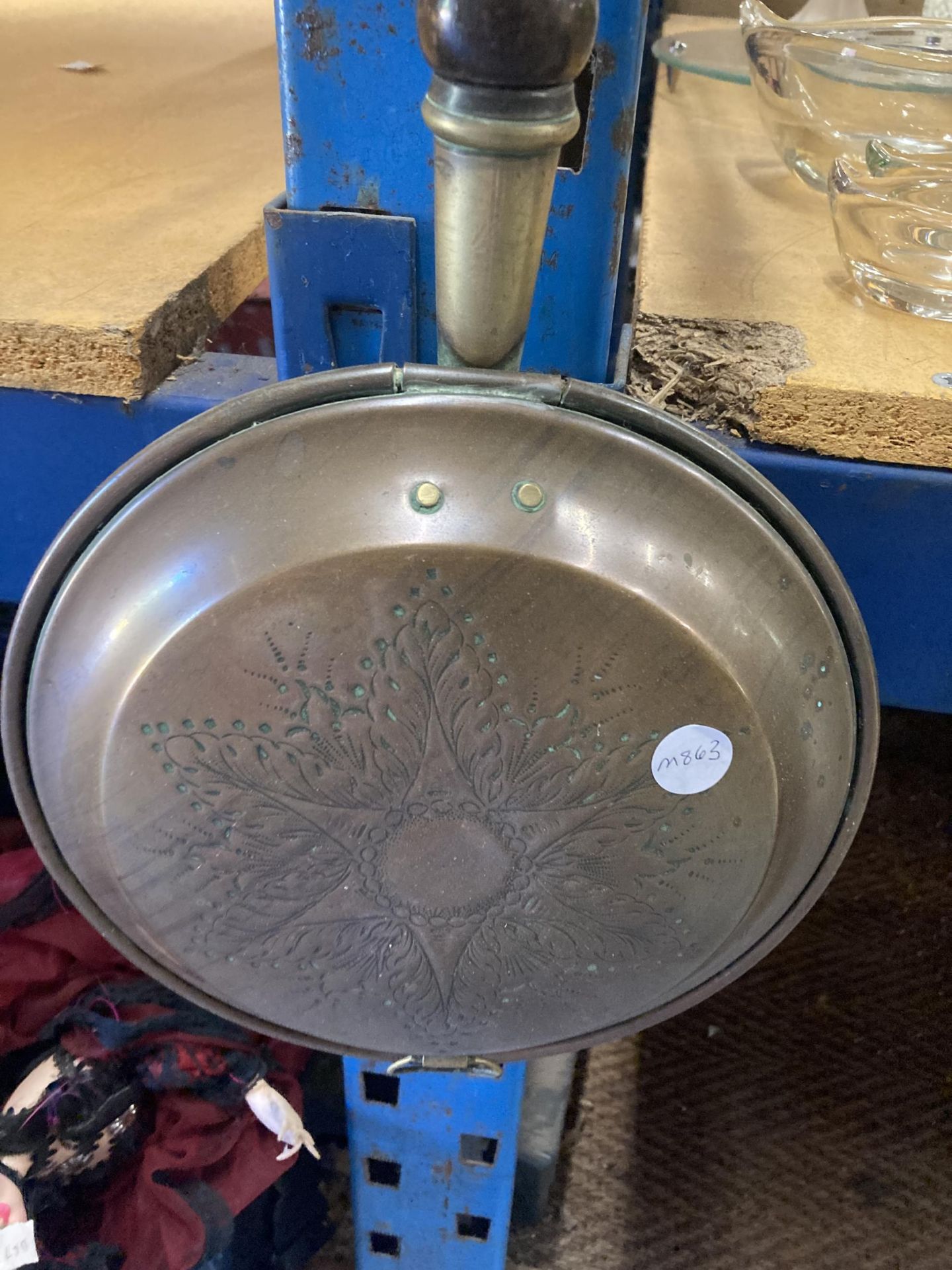 A BRASS BED PAN WARMER WITH MAHOGANY HANDLE - Image 2 of 2