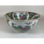 A CHINESE CANTON FAMILLE ROSE BOWL WITH BIRD AND FLORAL DESIGN, GOLD CHARACTER MARK TO BASE,
